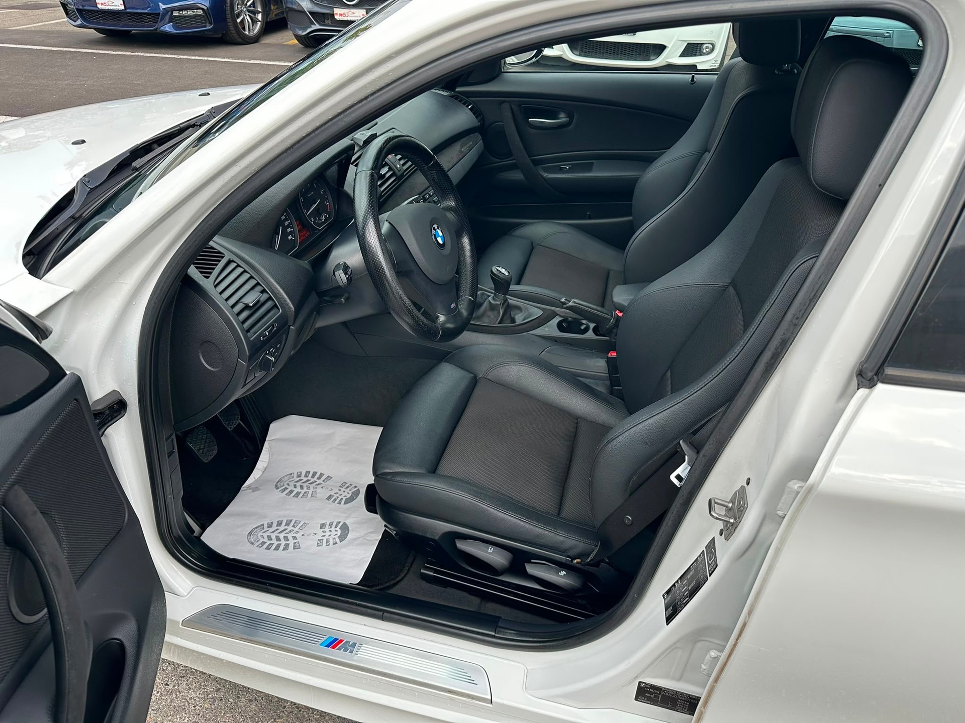 BMW 120i-image-8