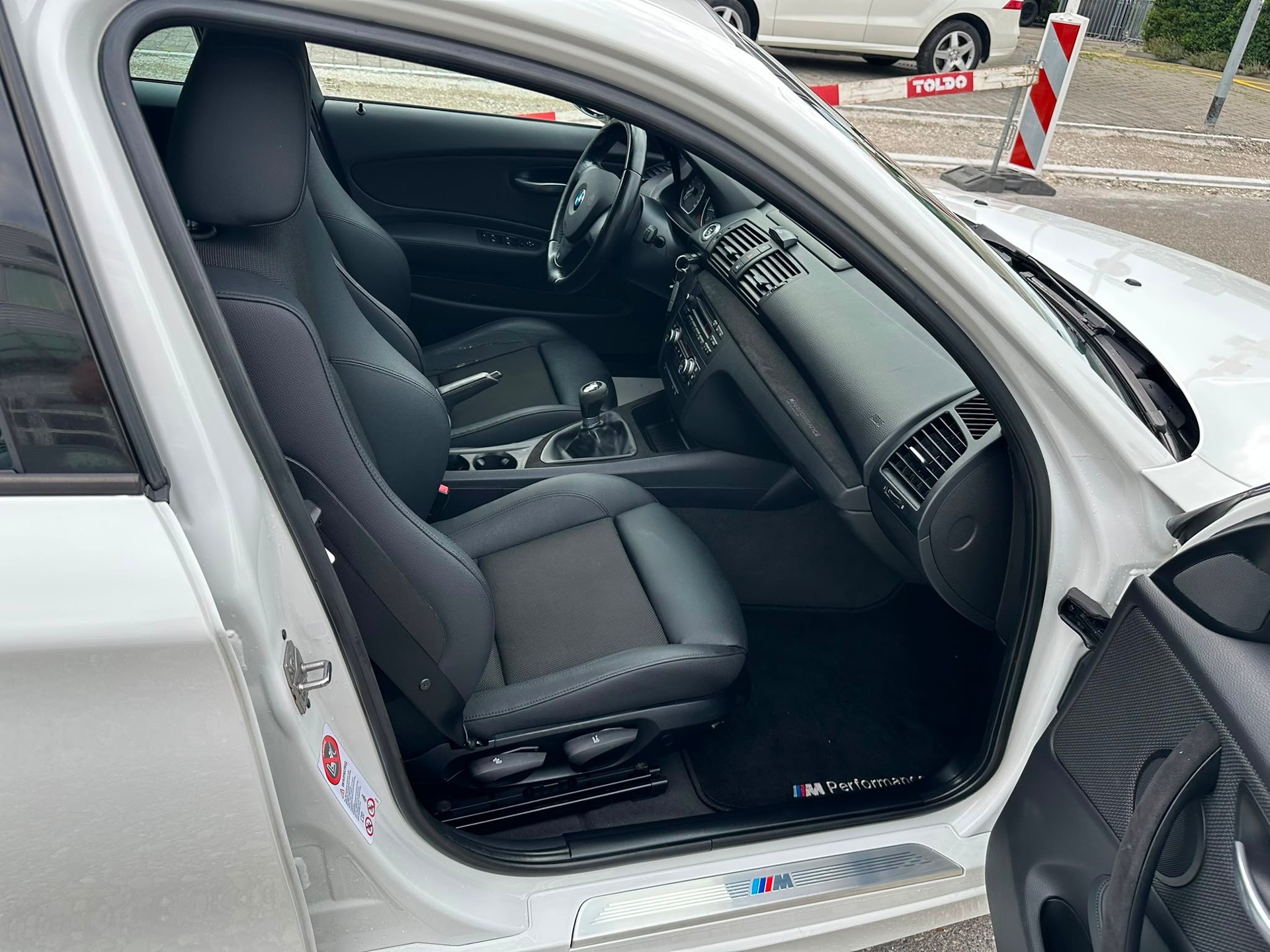 BMW 120i-image-14