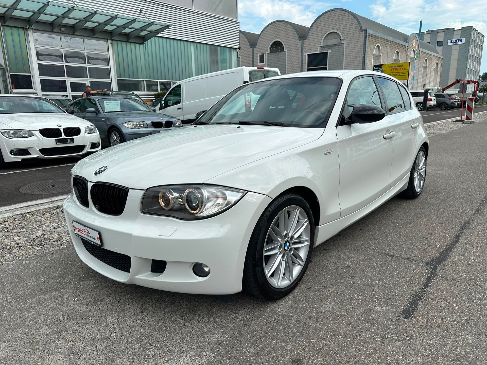 BMW 120i-image-1