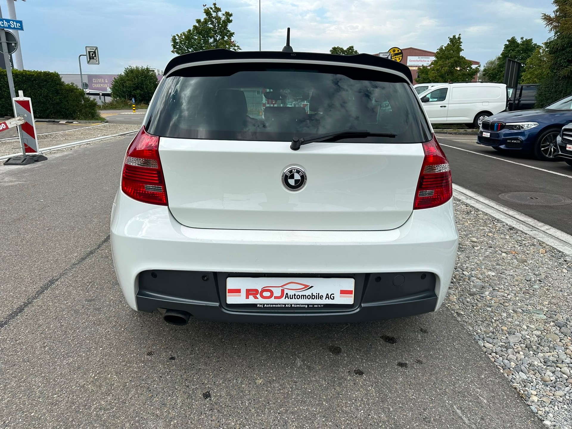 BMW 120i-image-6