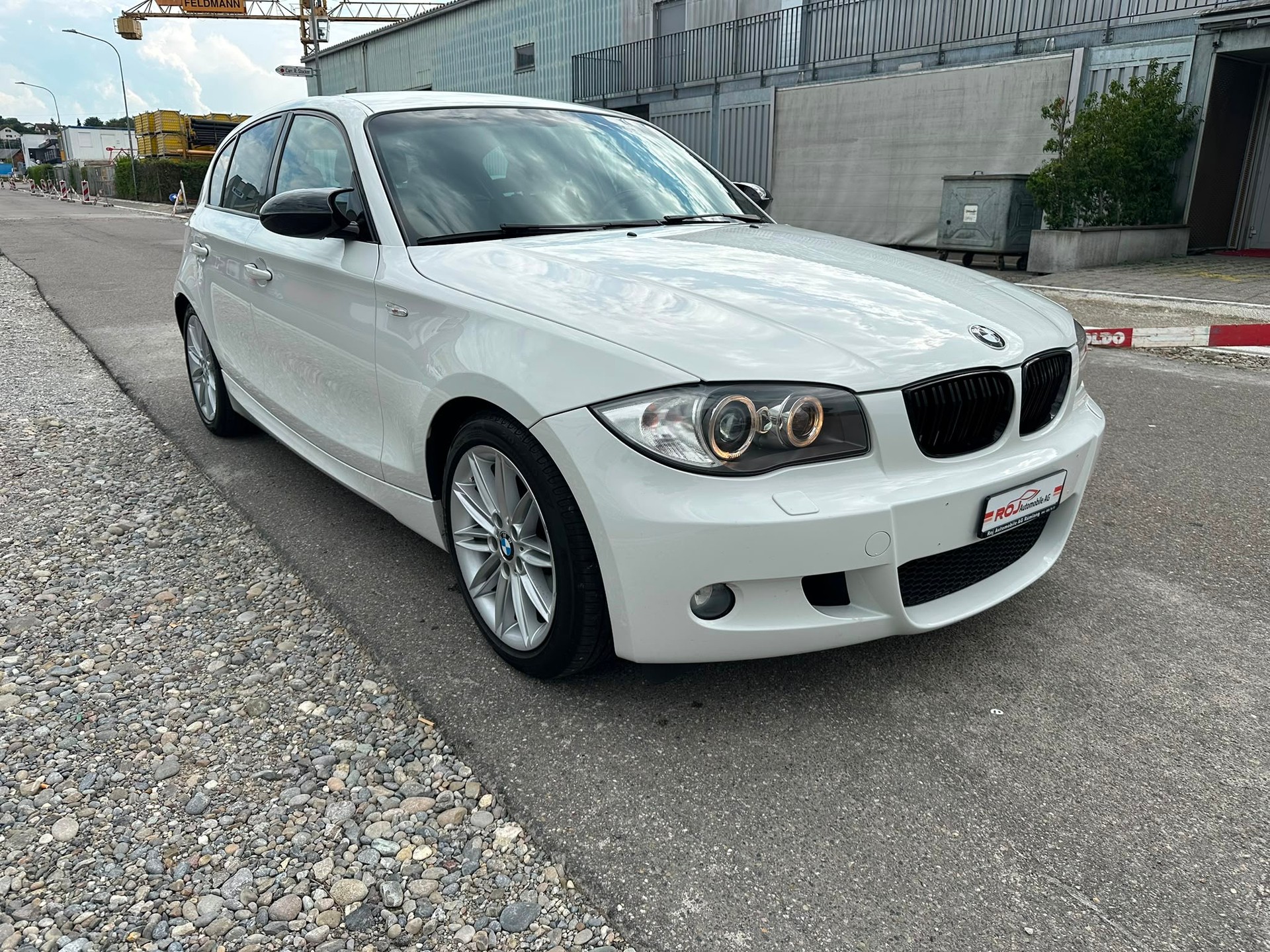 BMW 120i-image-3