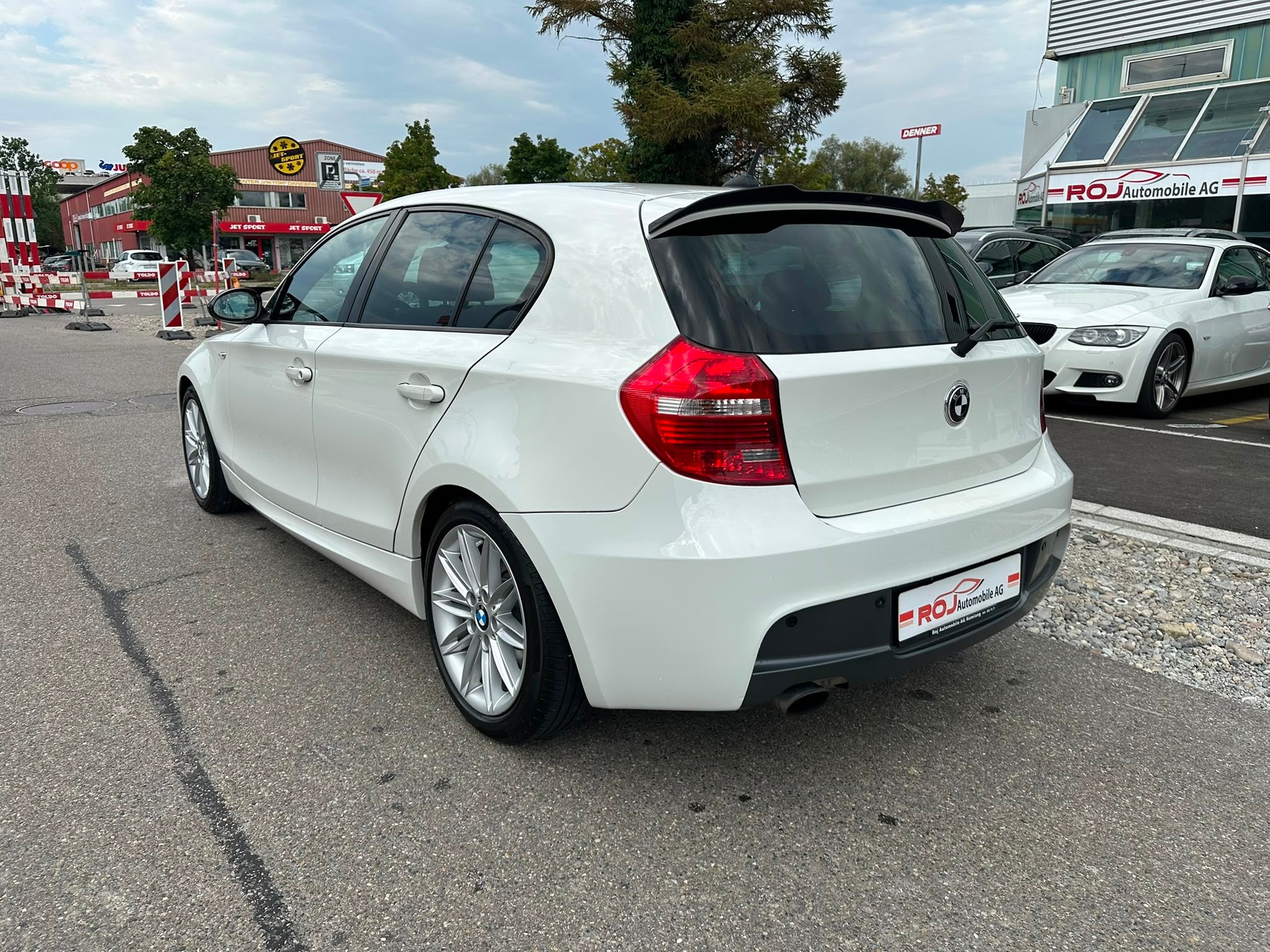 BMW 120i-image-7