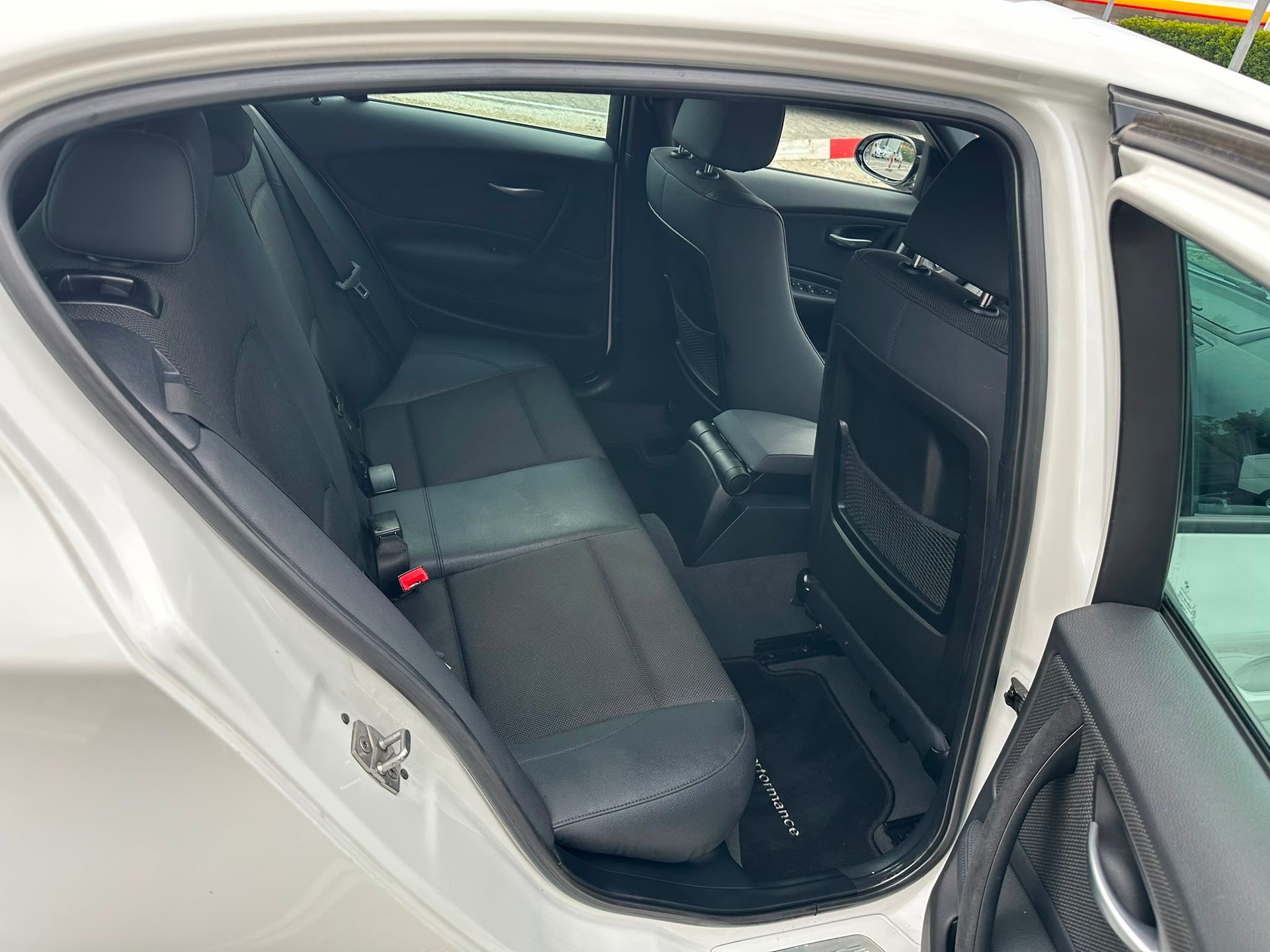 BMW 120i-image-13