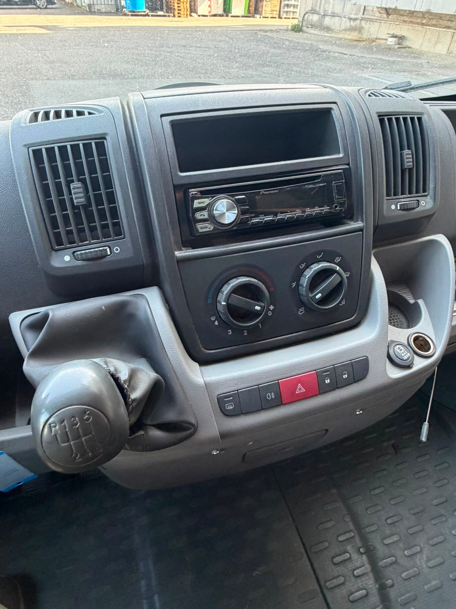 PEUGEOT Boxer 2.2 HDI 333 L2H2-image-9