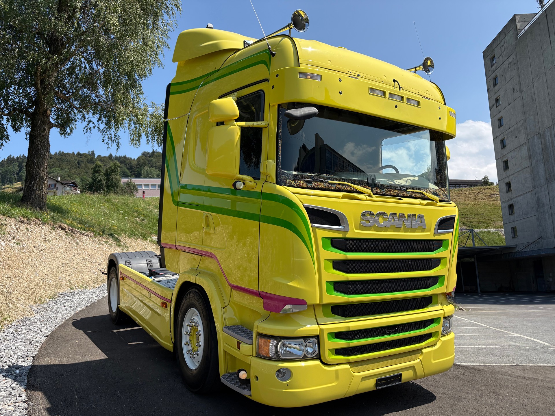 SCANIA R520 V8 4X2-image-1