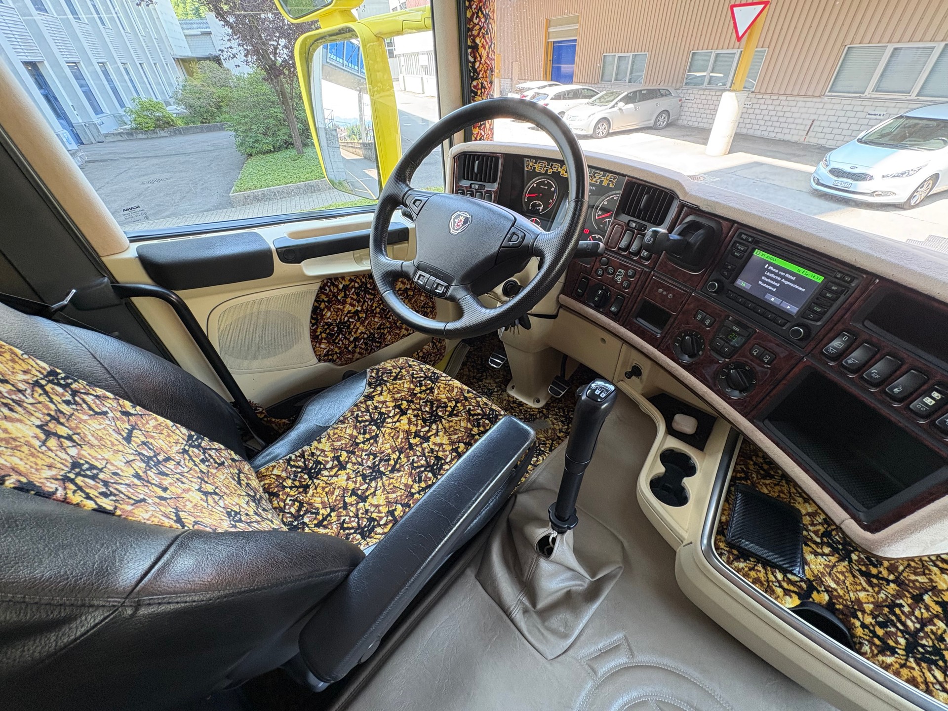 SCANIA R520 V8 4X2-image-10