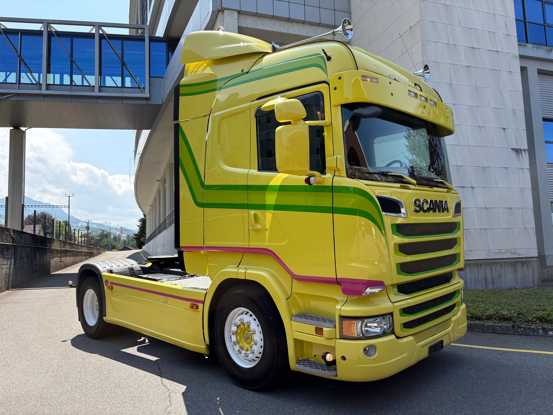 SCANIA R520 V8 4X2-image-14