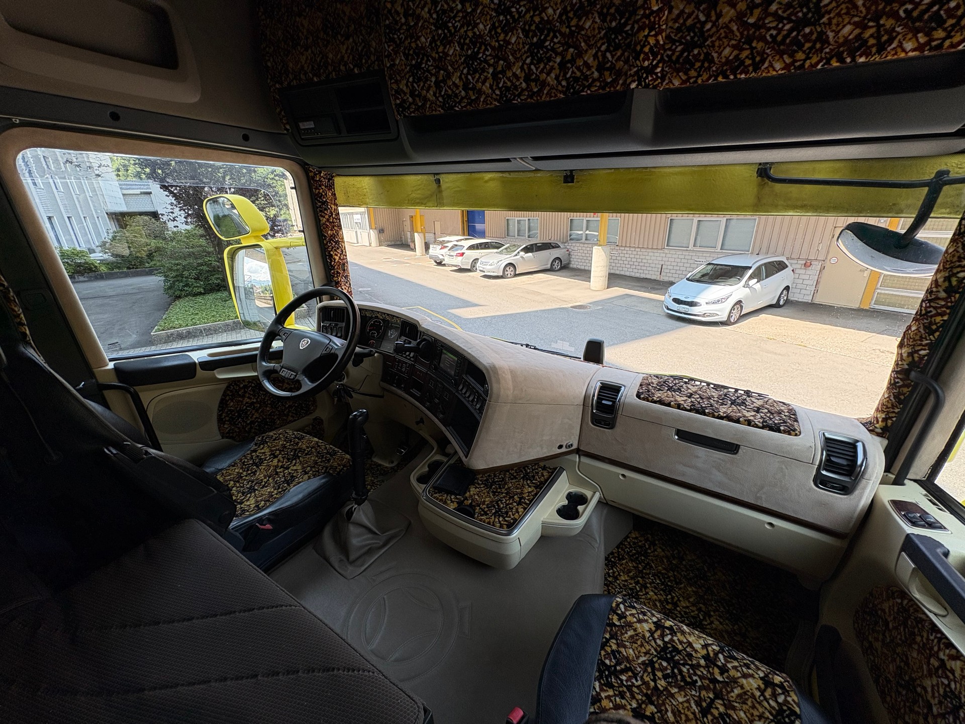 SCANIA R520 V8 4X2-image-9