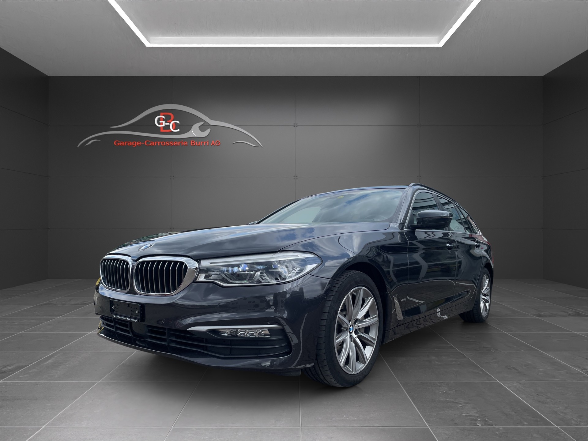 BMW 530d xDrive Touring Steptronic-image-0