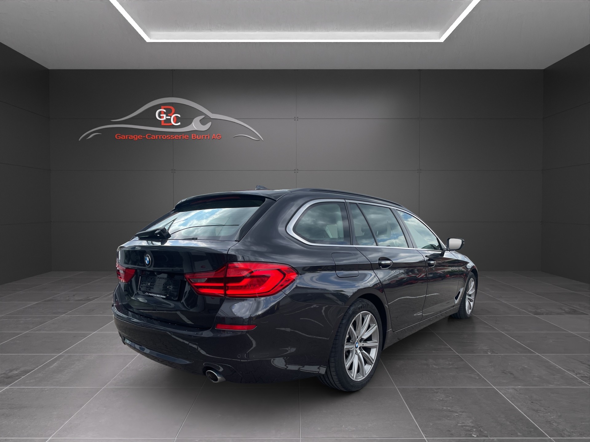 BMW 530d xDrive Touring Steptronic-image-3