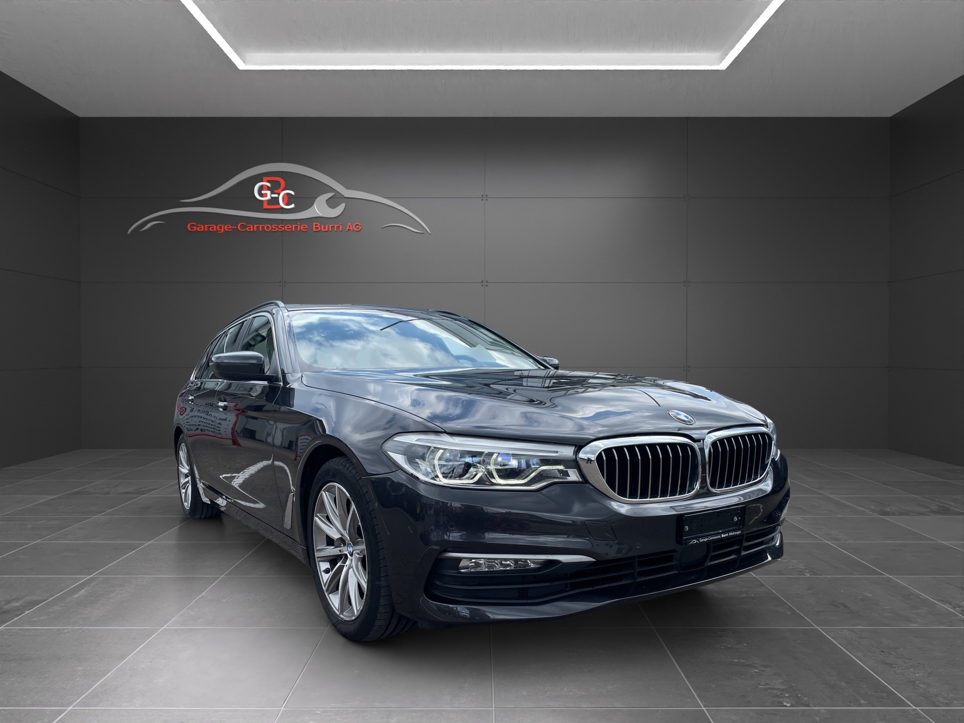 BMW 530d xDrive Touring Steptronic-image-2