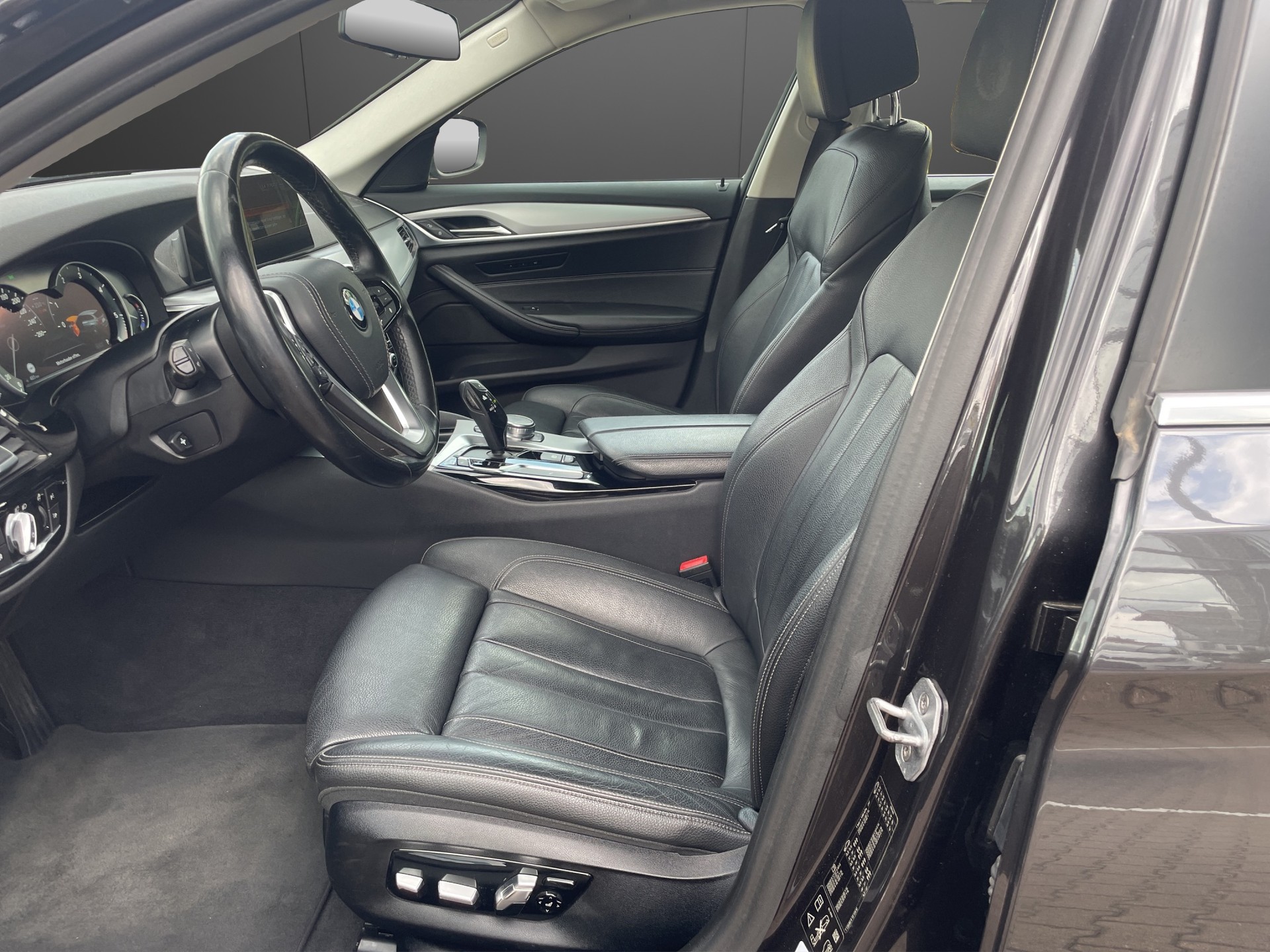 BMW 530d xDrive Touring Steptronic-image-13