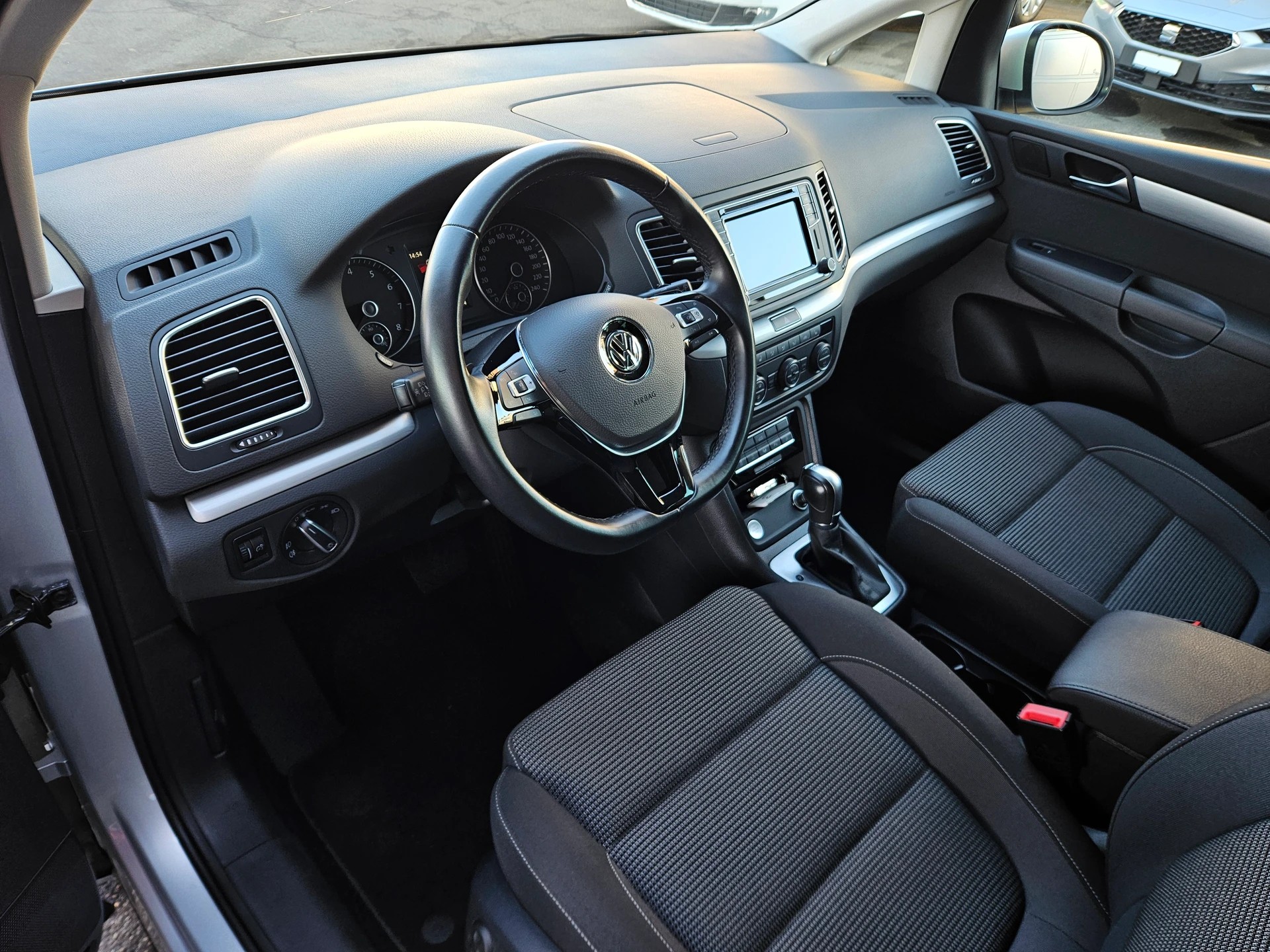 VW Sharan 1.4 TSI BlMT Comfortline DSG-image-4
