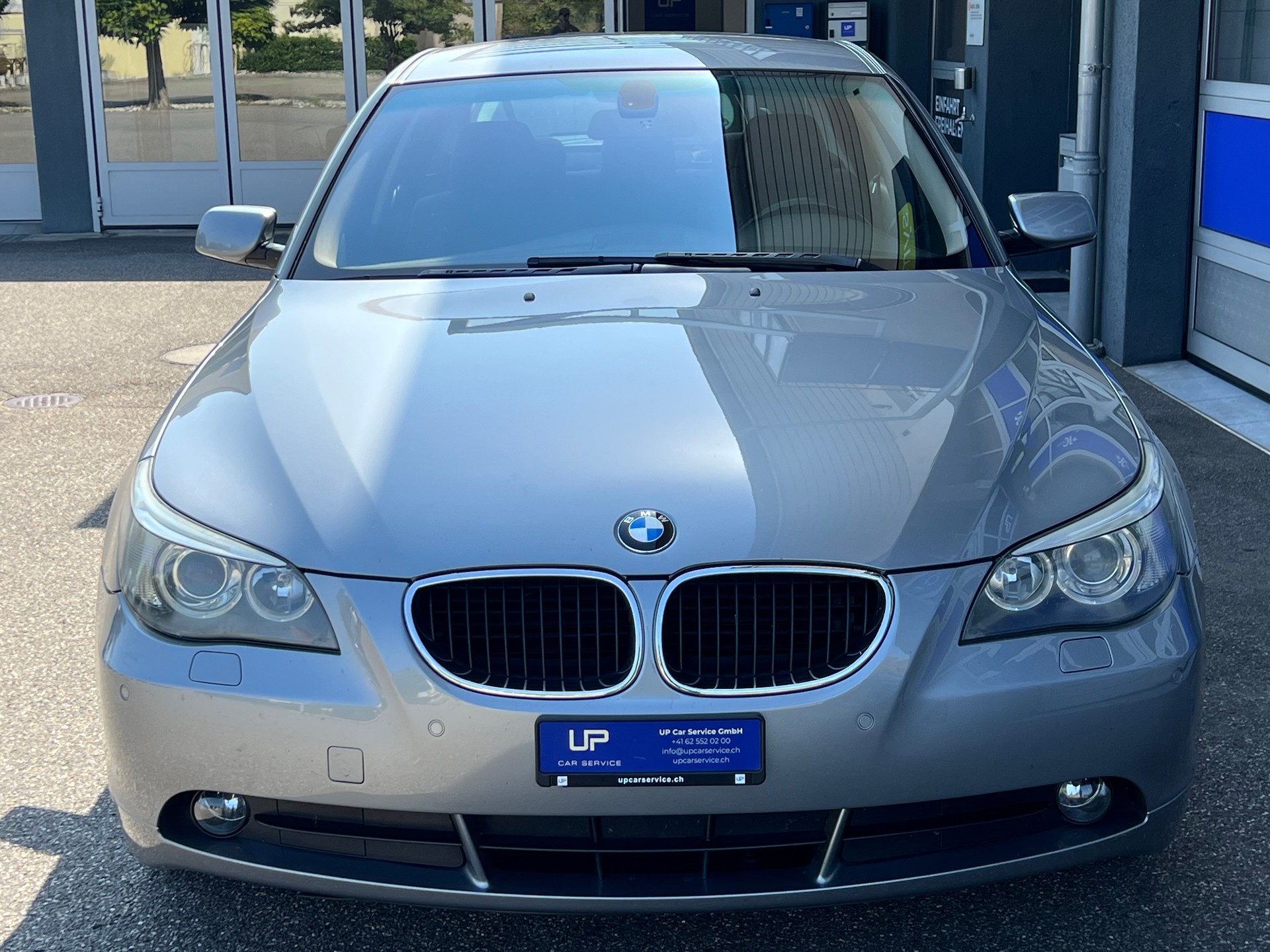 BMW 520i * AUTOMAT * SEHR GEPFLEGT *-image-0