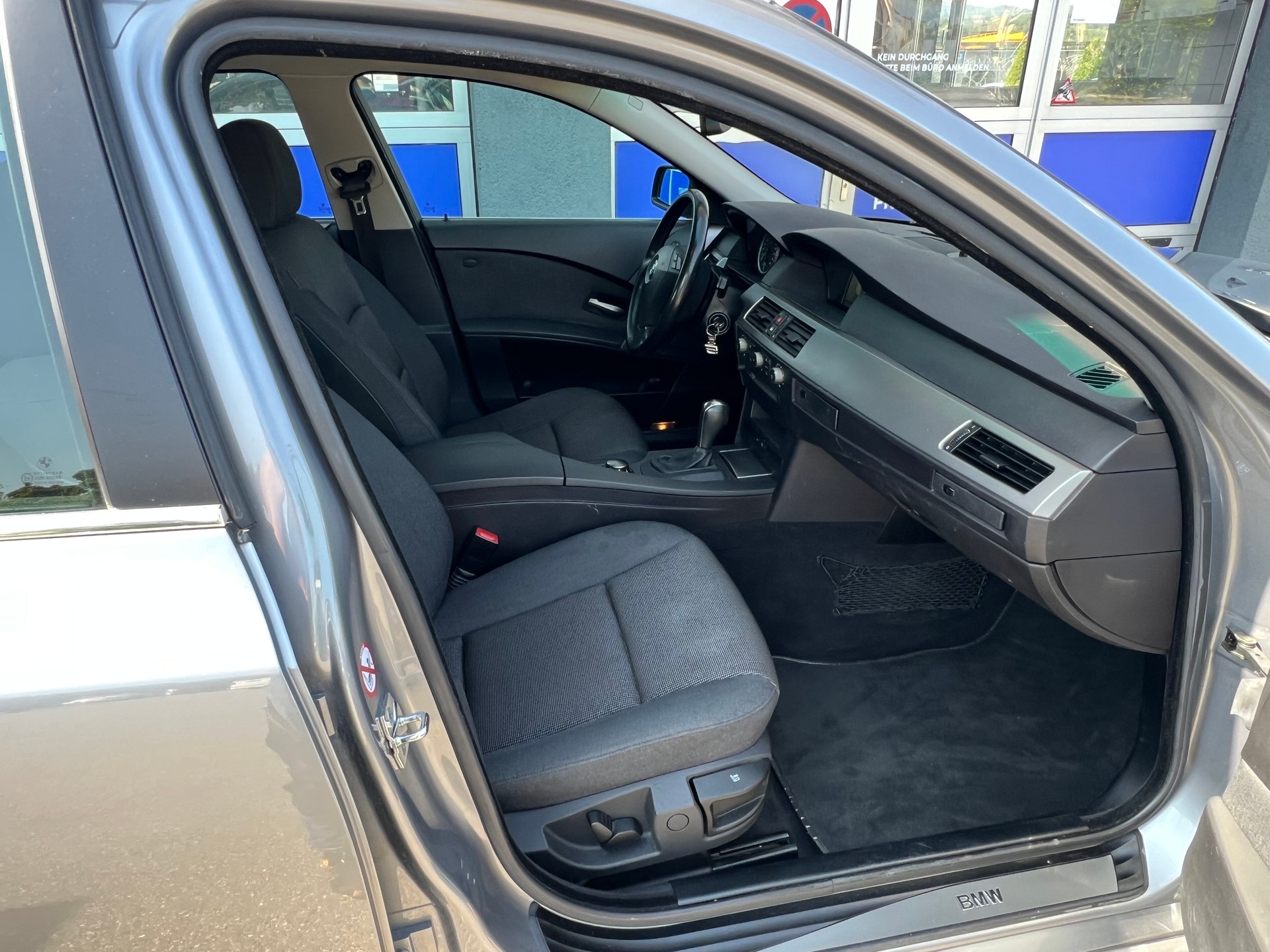 BMW 520i * AUTOMAT * SEHR GEPFLEGT *-image-12