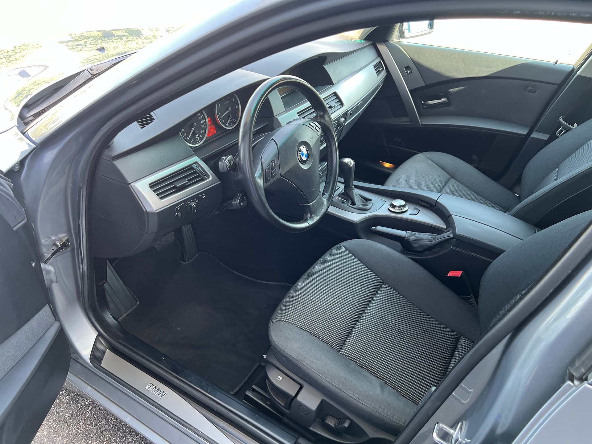 BMW 520i * AUTOMAT * SEHR GEPFLEGT *-image-7