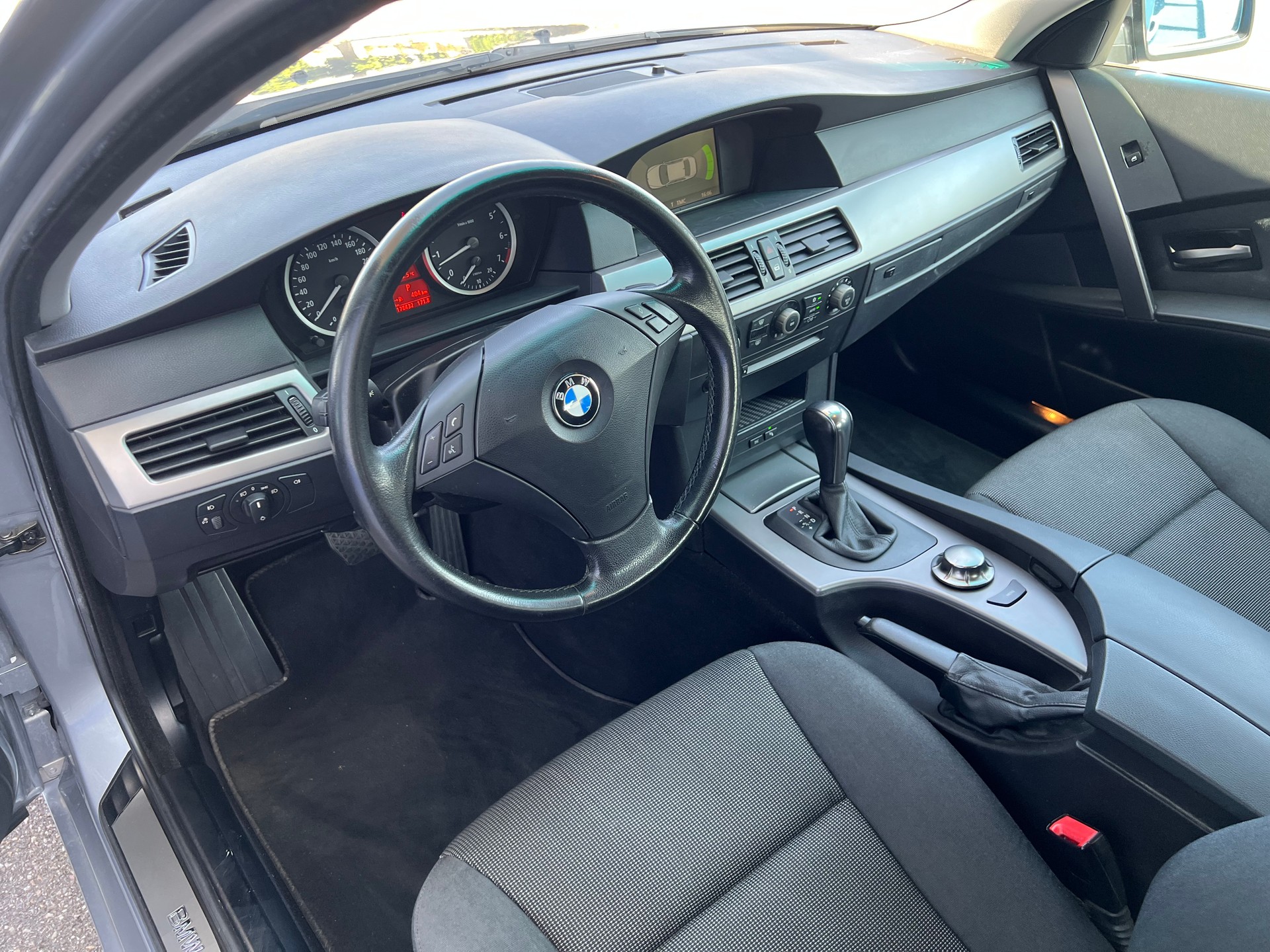 BMW 520i * AUTOMAT * SEHR GEPFLEGT *-image-8