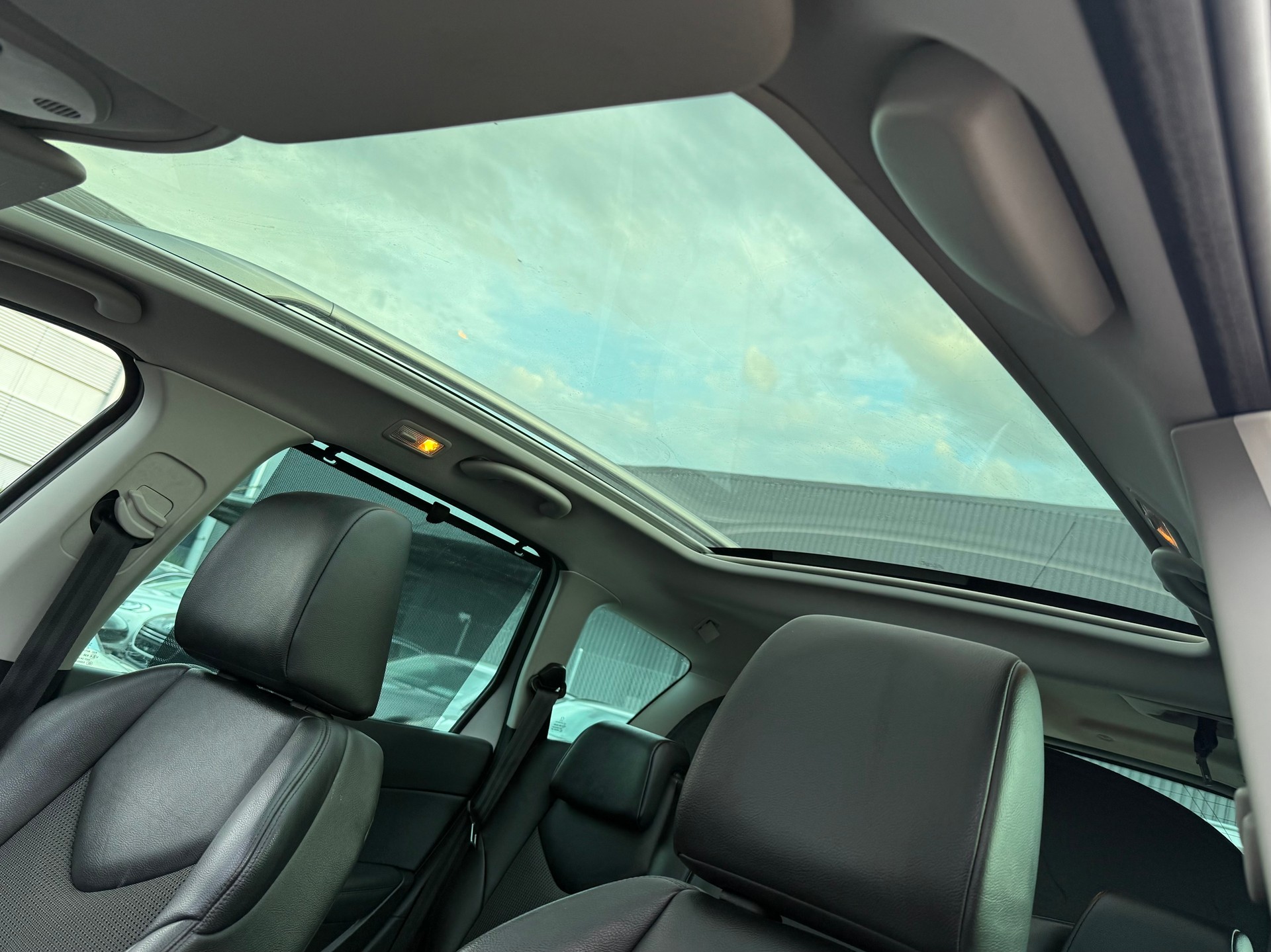 PEUGEOT 308 SW 1.6 16V Turbo Sport Pack Automatic / Frisch ab MFK / 8-fach bereift / Panoramadach / AUX / Tempomat / Xenon-image-9