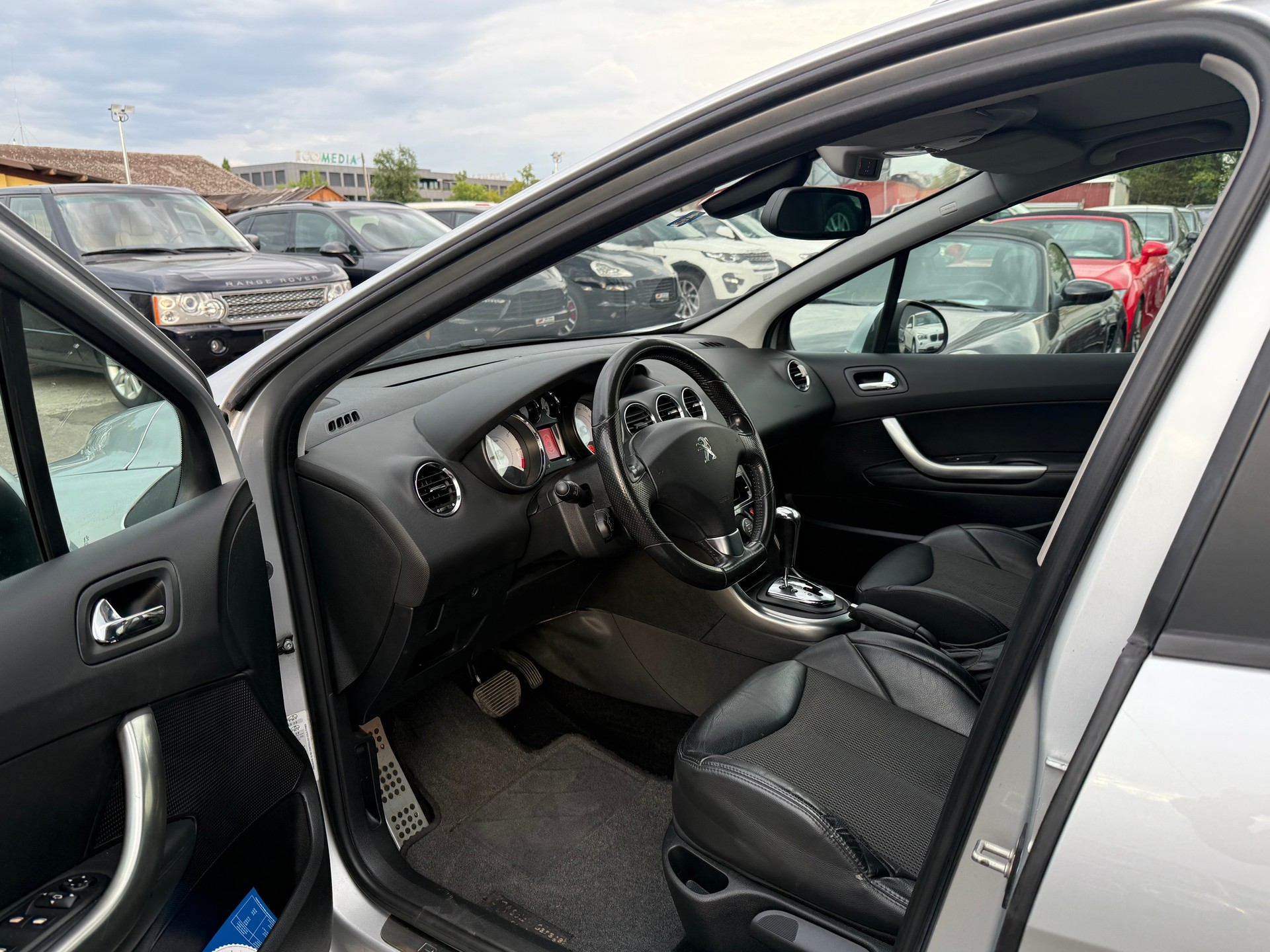PEUGEOT 308 SW 1.6 16V Turbo Sport Pack Automatic / Frisch ab MFK / 8-fach bereift / Panoramadach / AUX / Tempomat / Xenon-image-8