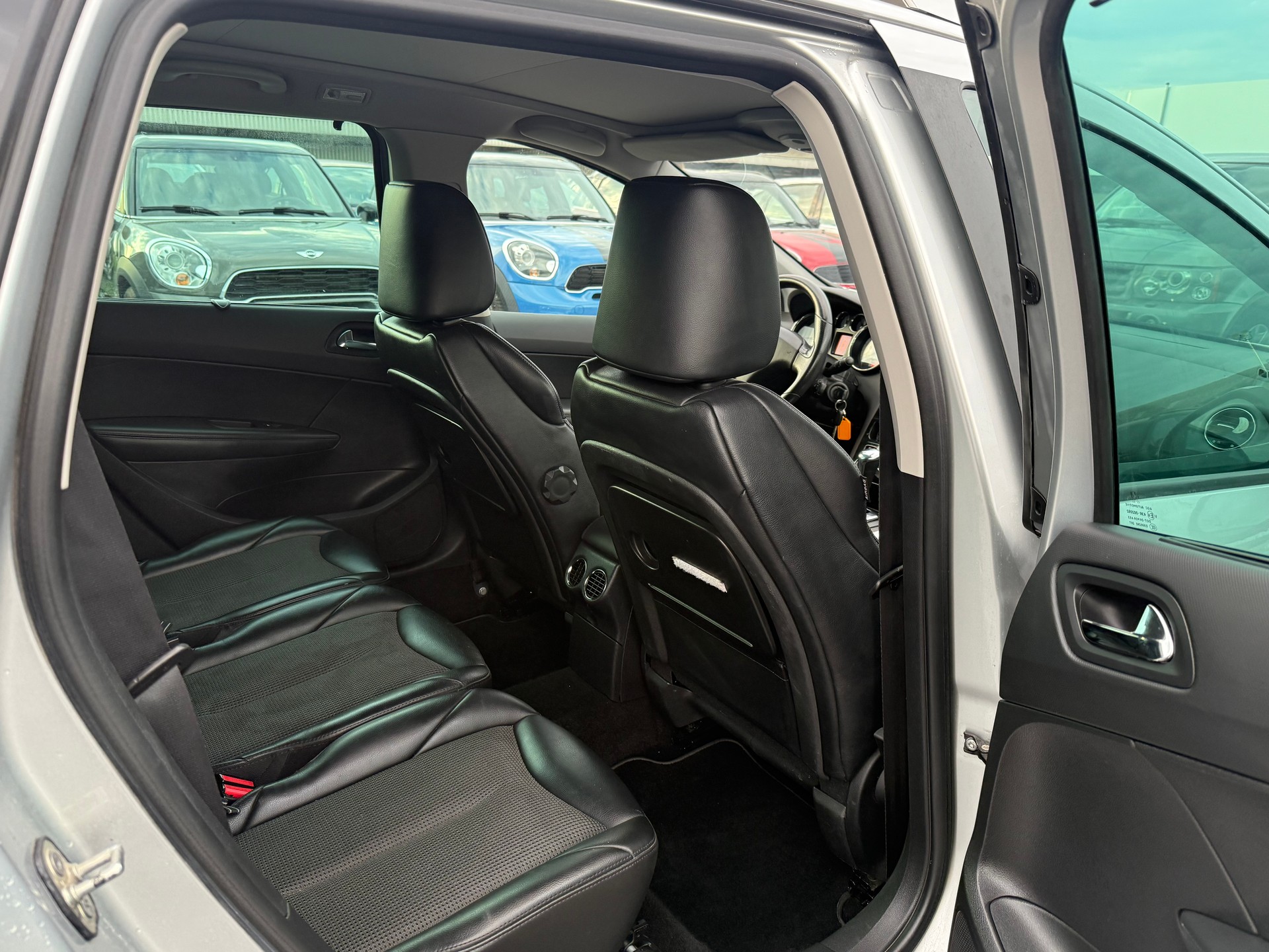 PEUGEOT 308 SW 1.6 16V Turbo Sport Pack Automatic / Frisch ab MFK / 8-fach bereift / Panoramadach / AUX / Tempomat / Xenon-image-10