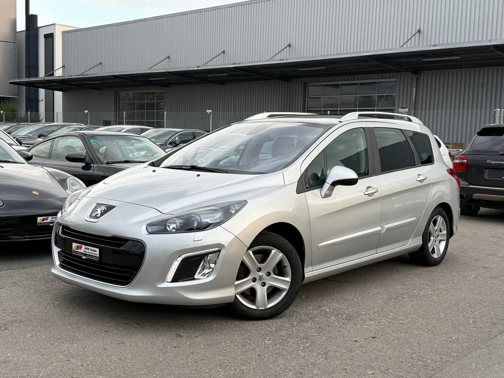 PEUGEOT 308 SW 1.6 16V Turbo Sport Pack Automatic / Frisch ab MFK / 8-fach bereift / Panoramadach / AUX / Tempomat / Xenon-image-0