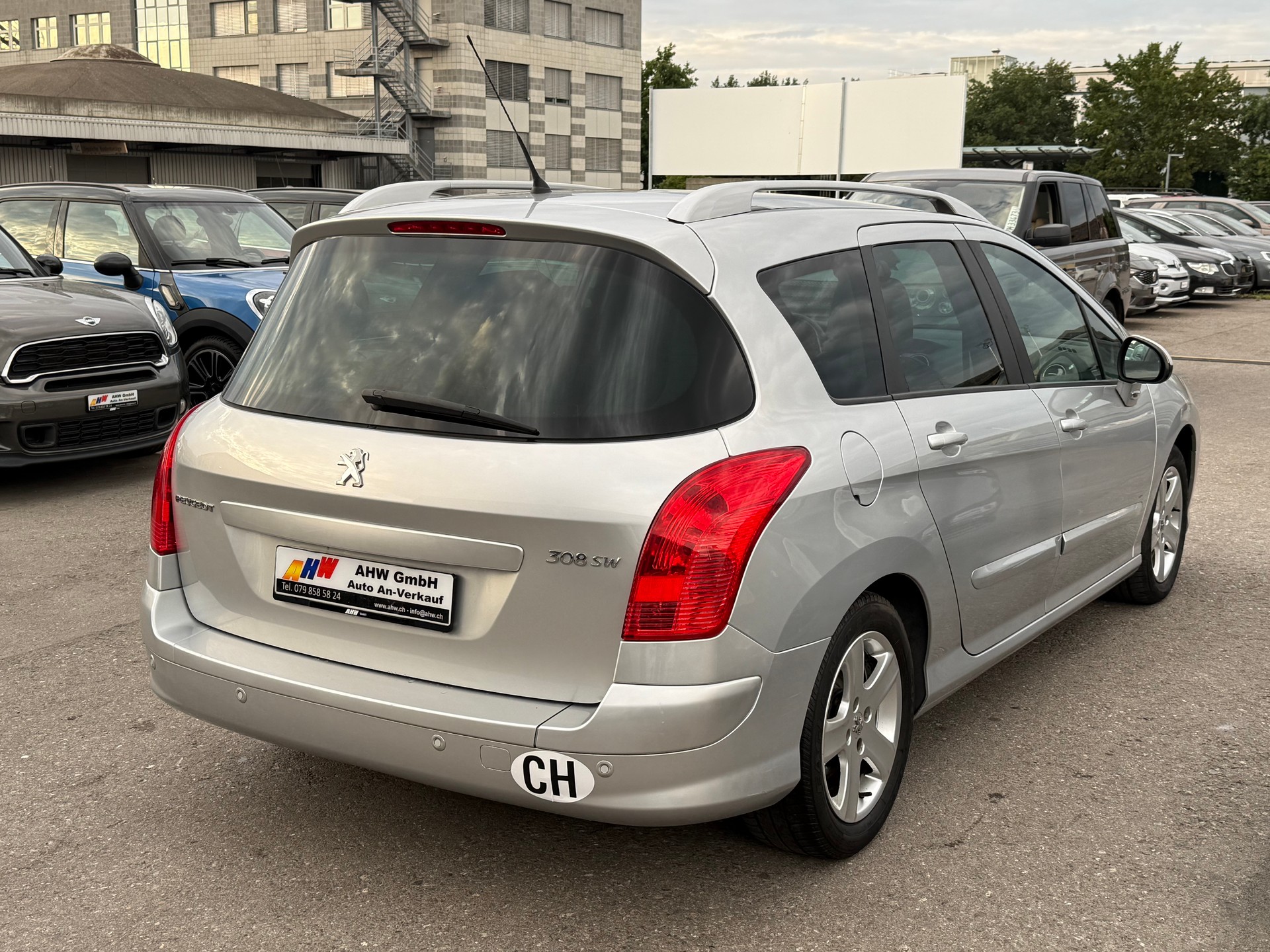 PEUGEOT 308 SW 1.6 16V Turbo Sport Pack Automatic / Frisch ab MFK / 8-fach bereift / Panoramadach / AUX / Tempomat / Xenon-image-3