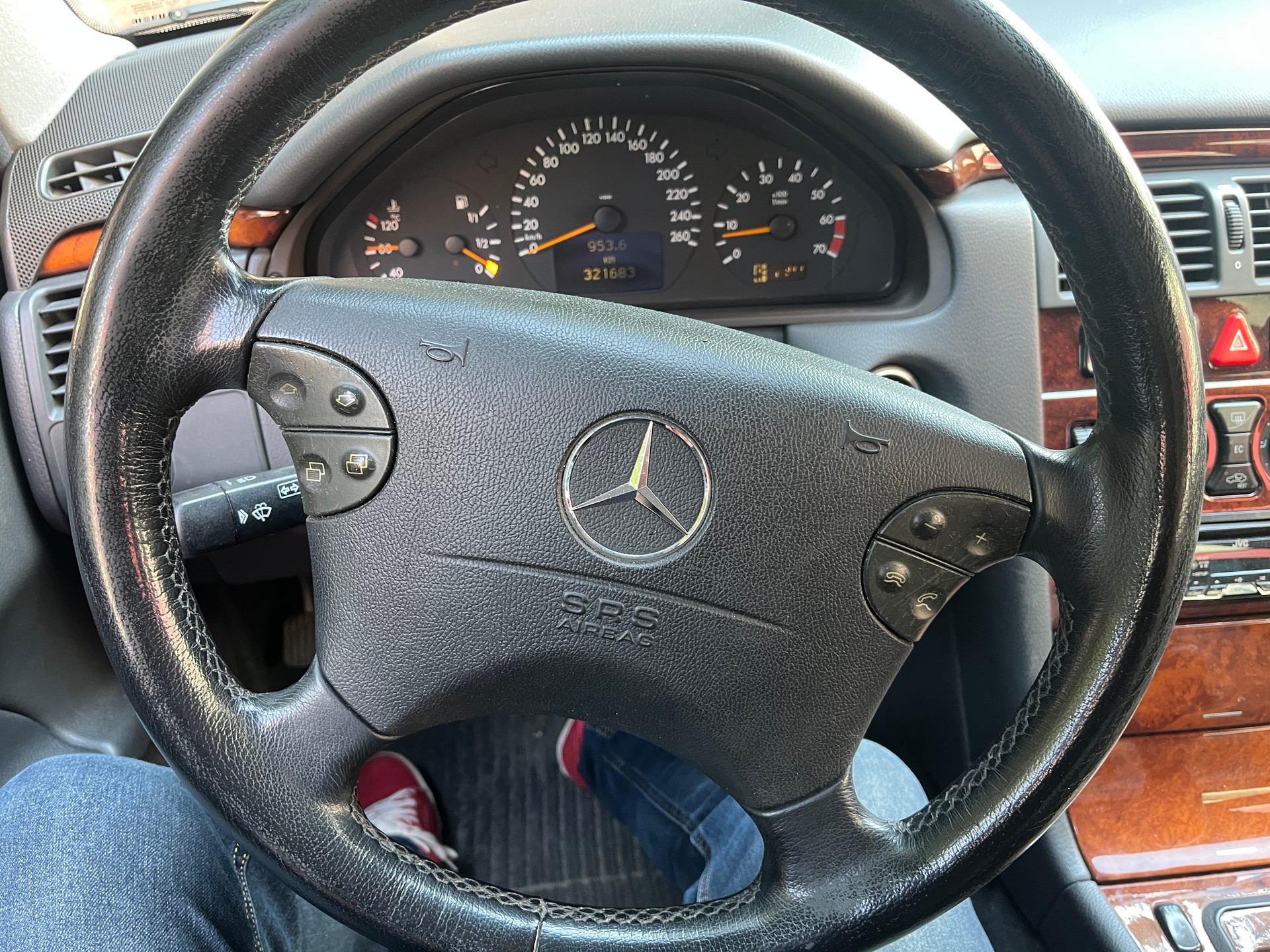 MERCEDES-BENZ E 240 Elégance-image-8