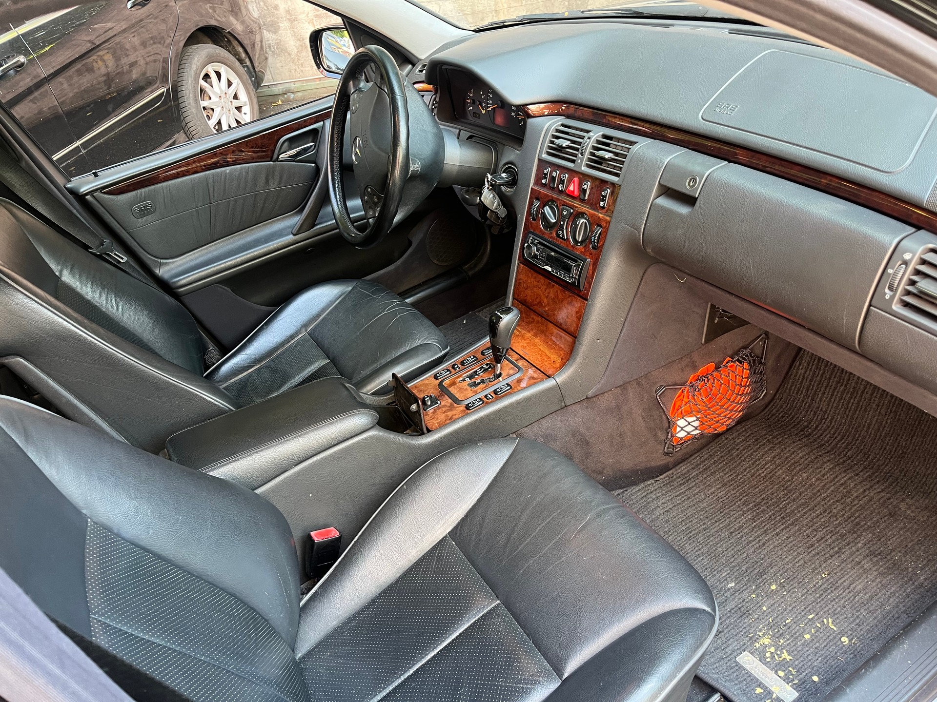 MERCEDES-BENZ E 240 Elégance-image-14