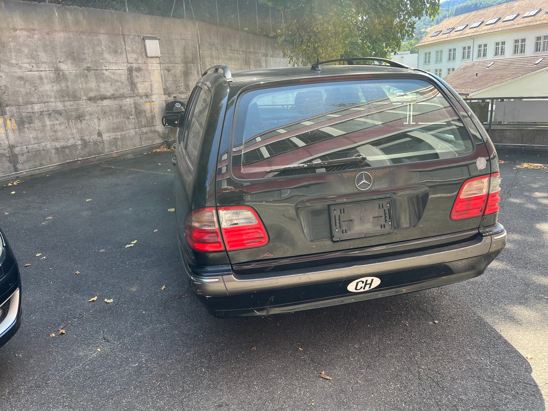MERCEDES-BENZ E 240 Elégance-image-5