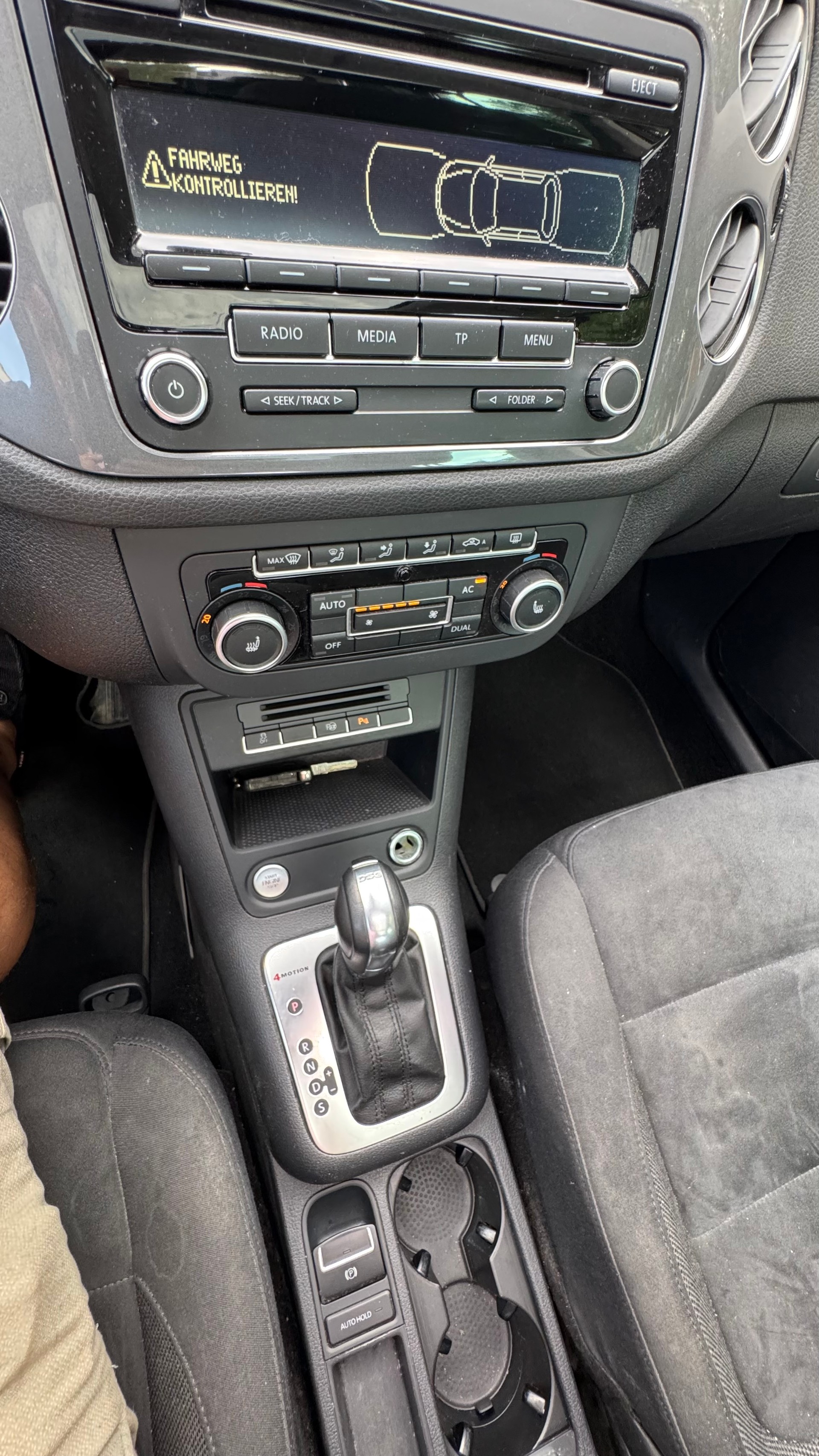 VW Tiguan 2.0 TSI Sport&Style 4Motion DSG-image-11