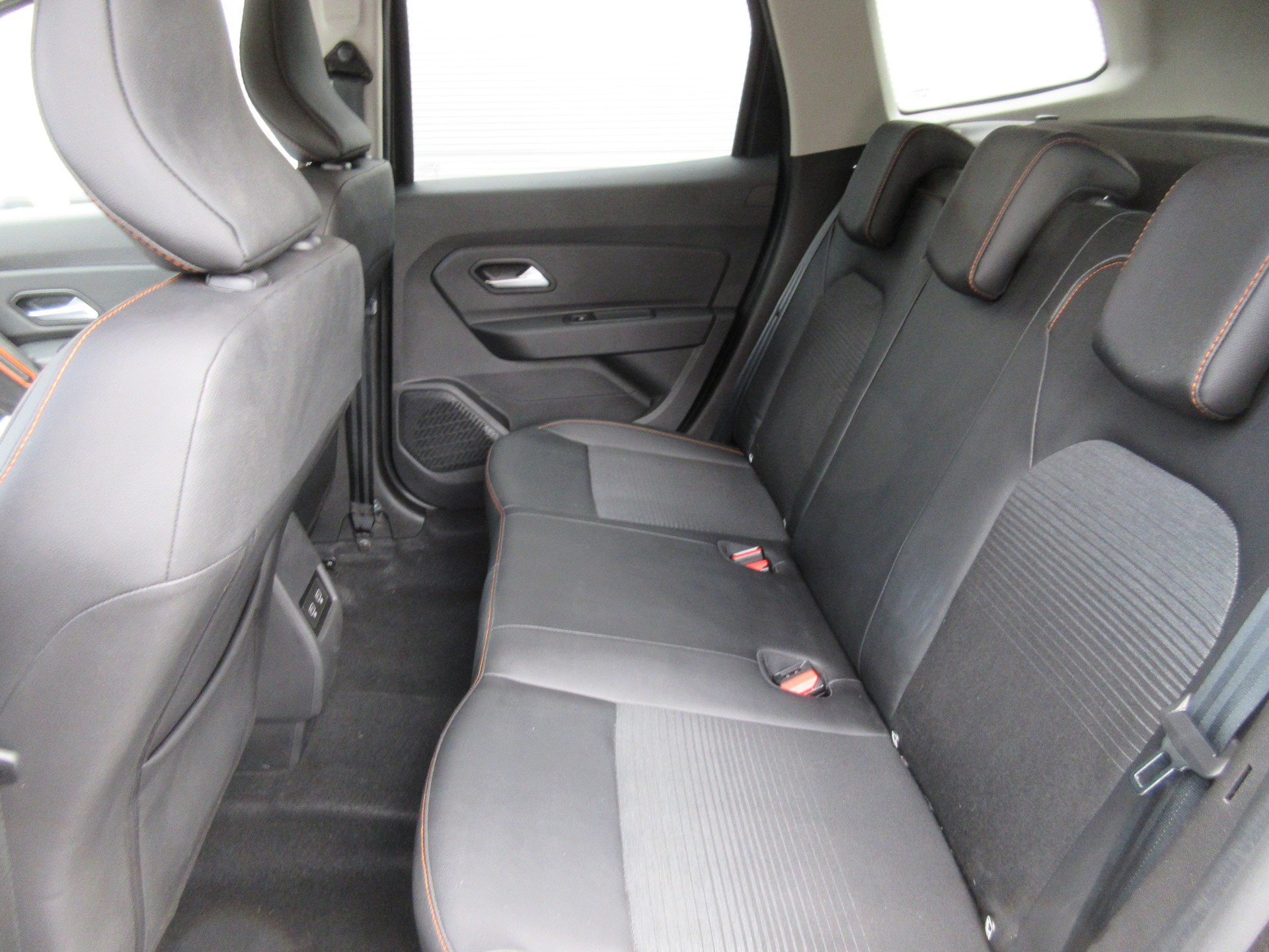 DACIA Duster TCe 150 Prestige EDC 4x2-image-8