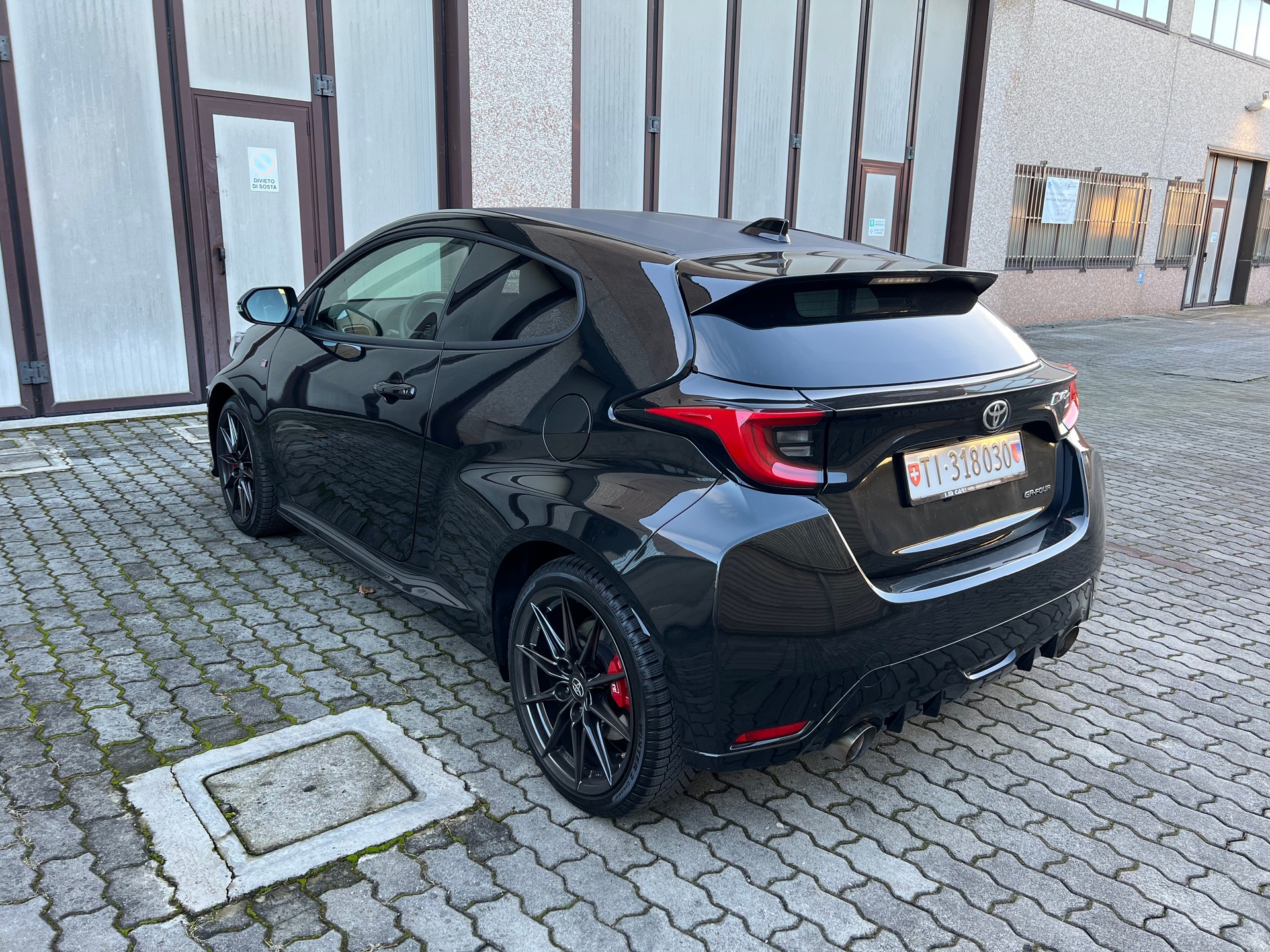 TOYOTA 1.6 Turbo Sport 4x4-image-2