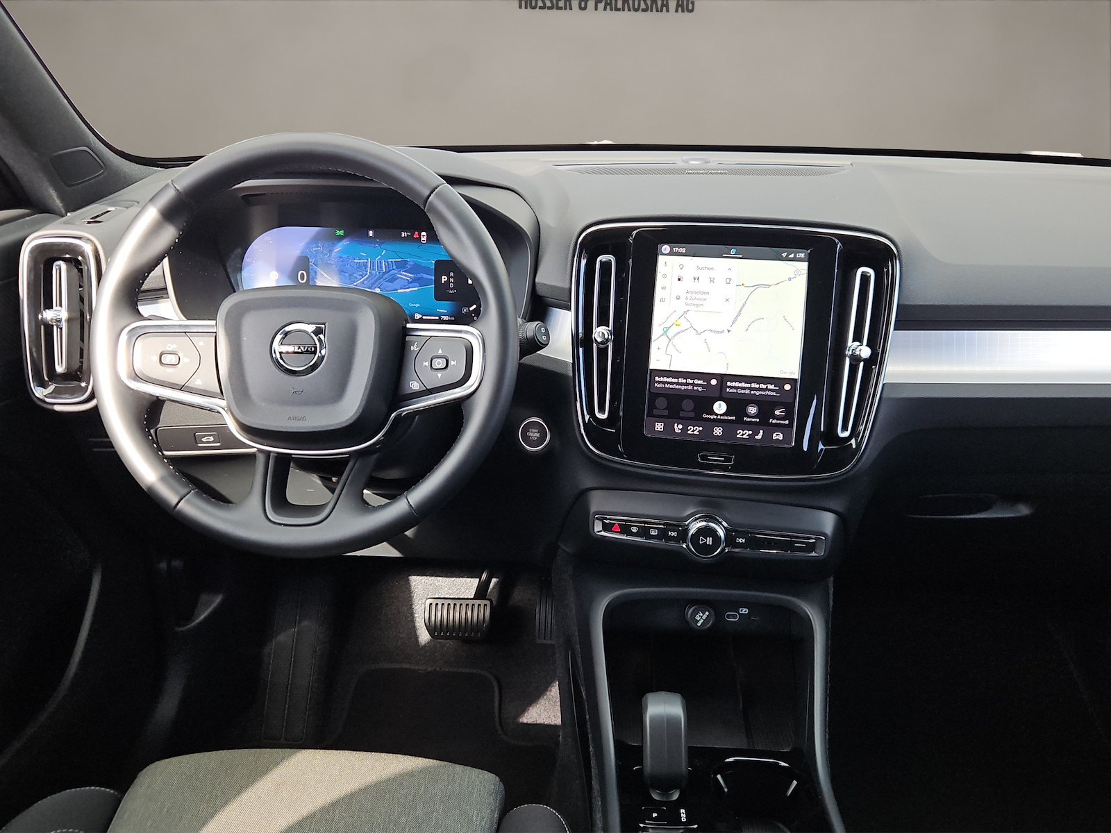 VOLVO XC40 2.0 B3 MH Plus Dark-image-12