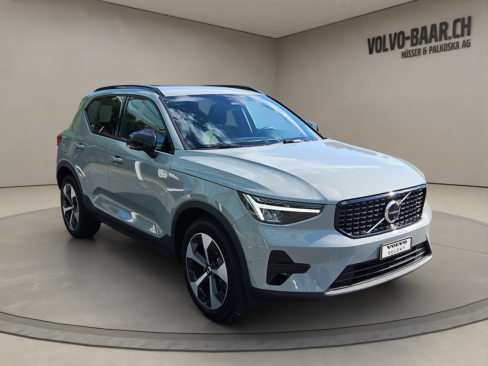VOLVO XC40 2.0 B3 MH Plus Dark-image-6