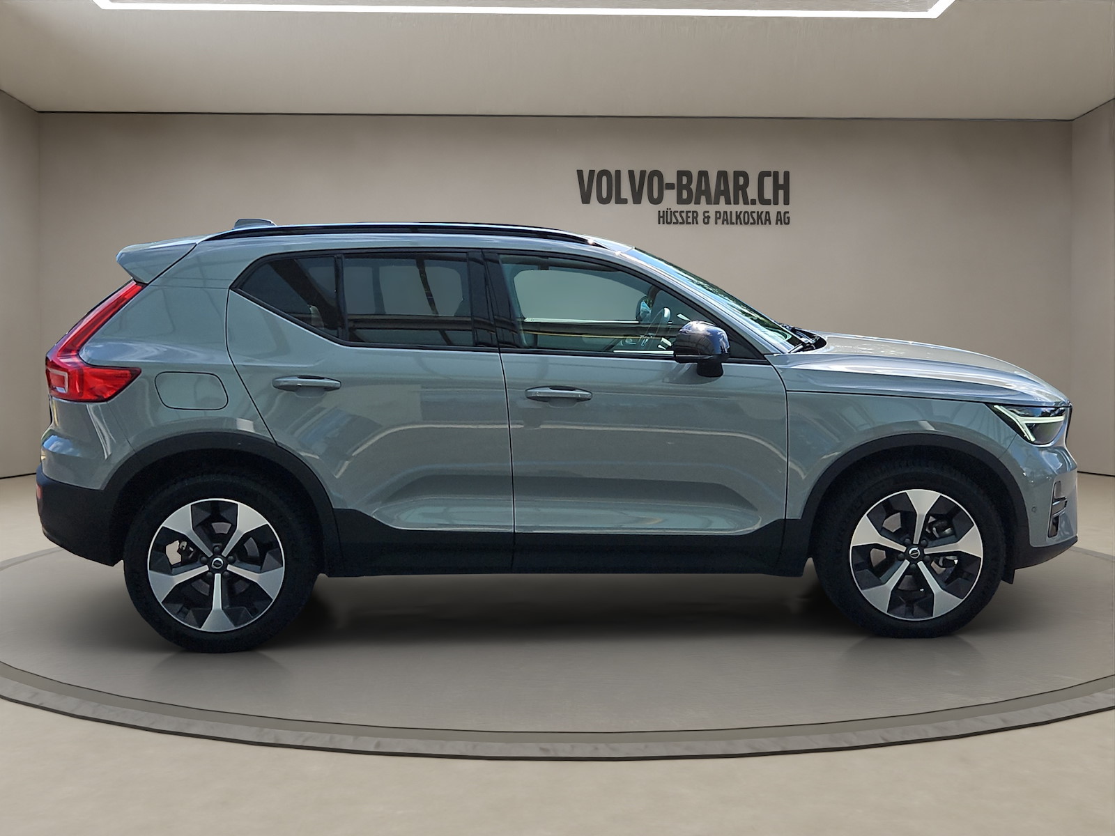 VOLVO XC40 2.0 B3 MH Plus Dark-image-5