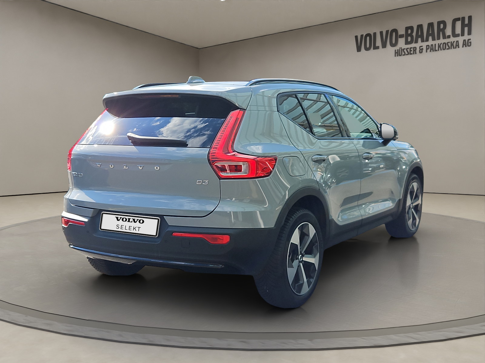 VOLVO XC40 2.0 B3 MH Plus Dark-image-4