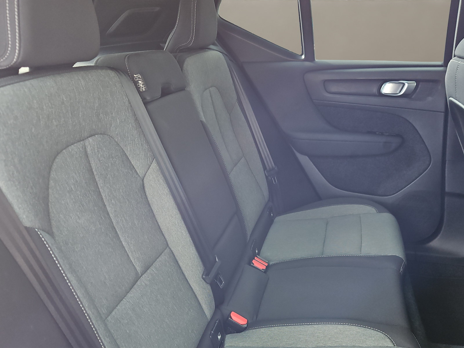 VOLVO XC40 2.0 B3 MH Plus Dark-image-11
