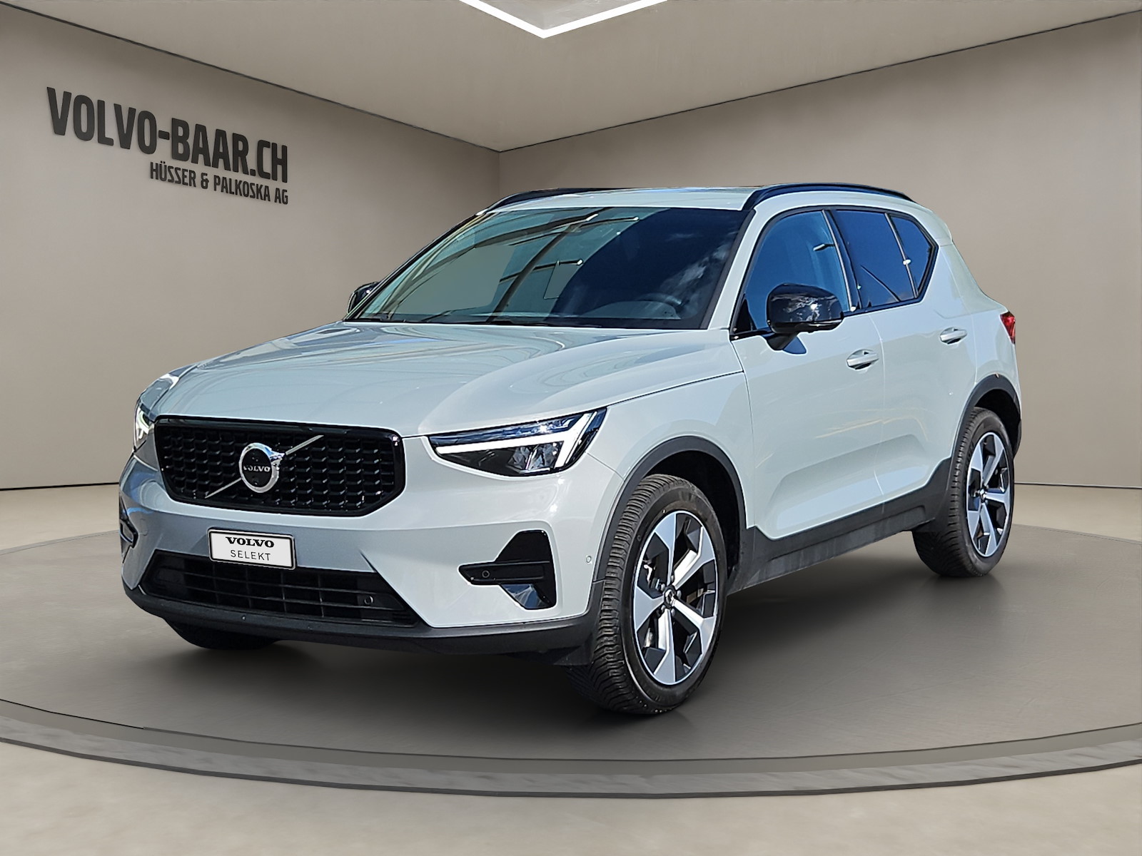 VOLVO XC40 2.0 B3 MH Plus Dark-image-0