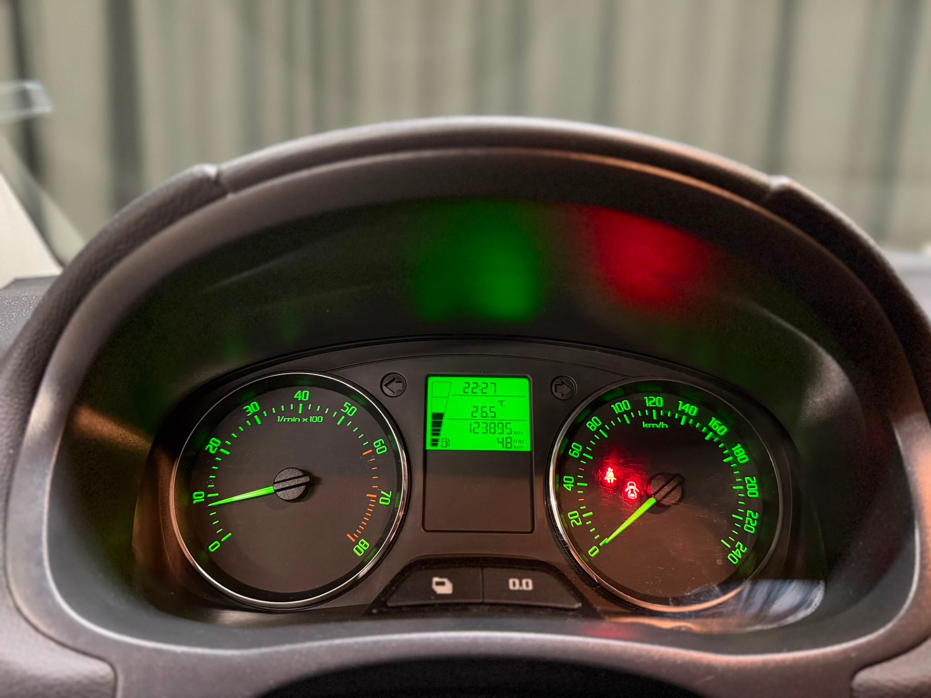 SKODA Fabia 1.2 TSI Ambiente-image-11