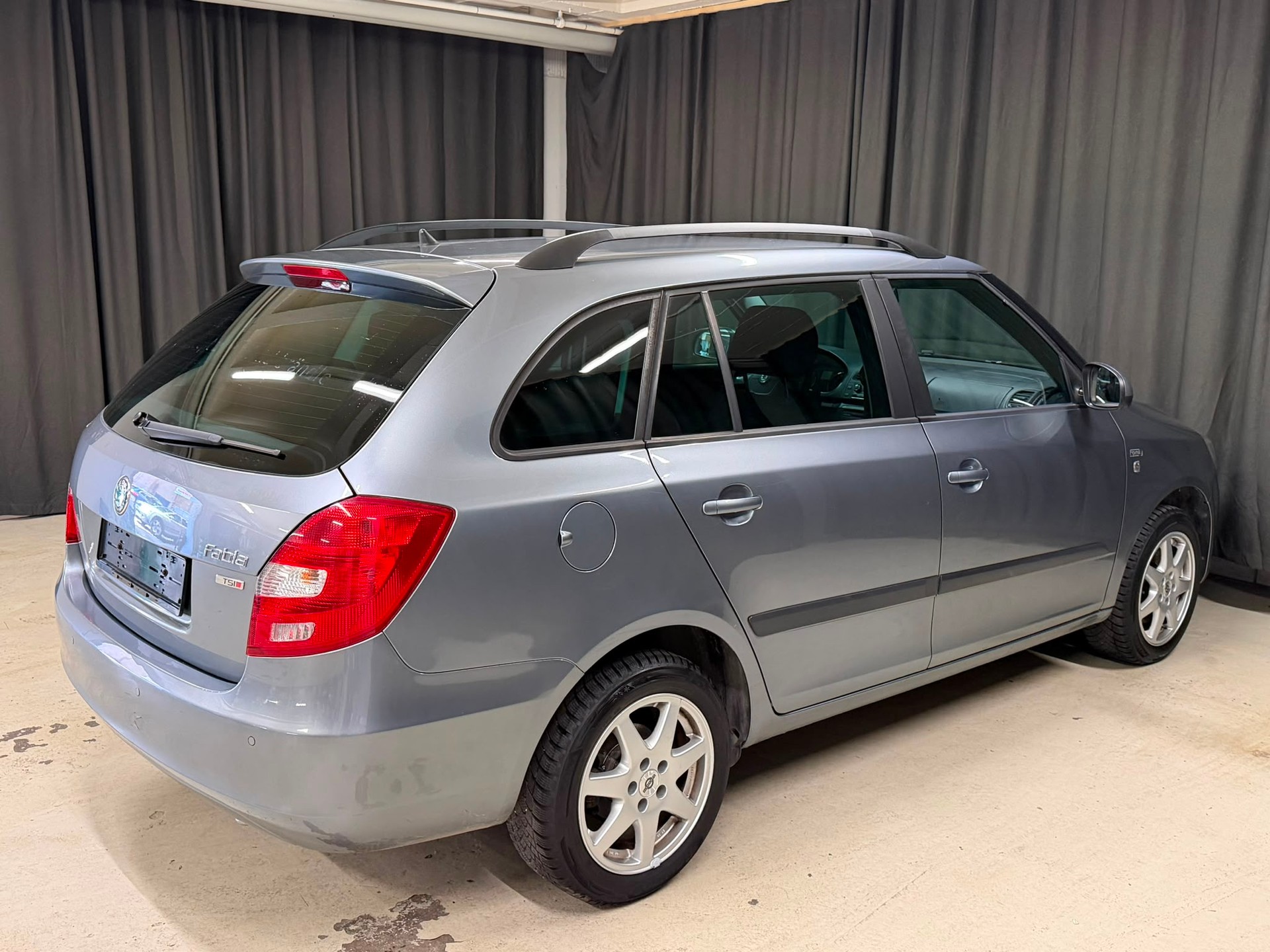 SKODA Fabia 1.2 TSI Ambiente-image-3