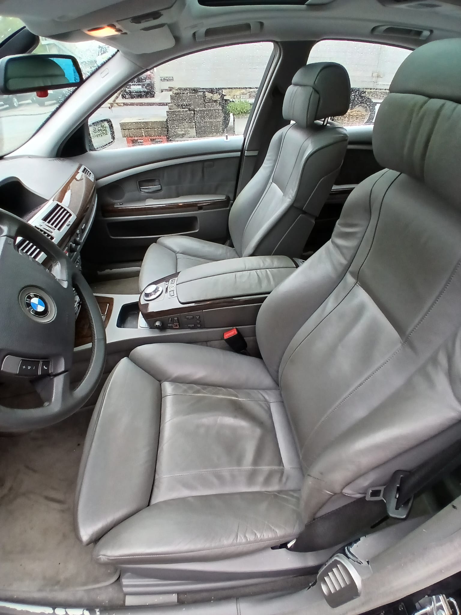 BMW 745i-image-11