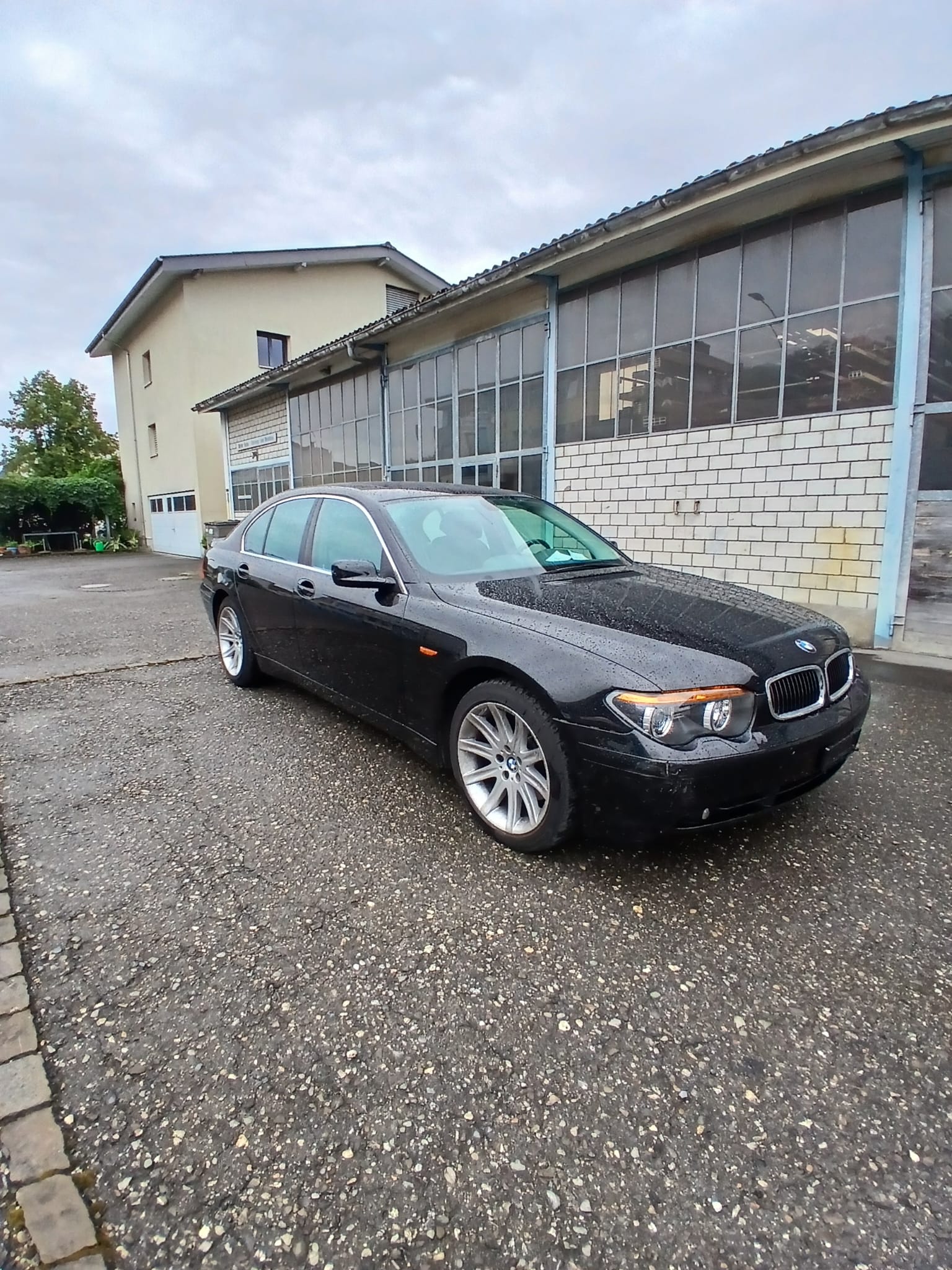 BMW 745i-image-2