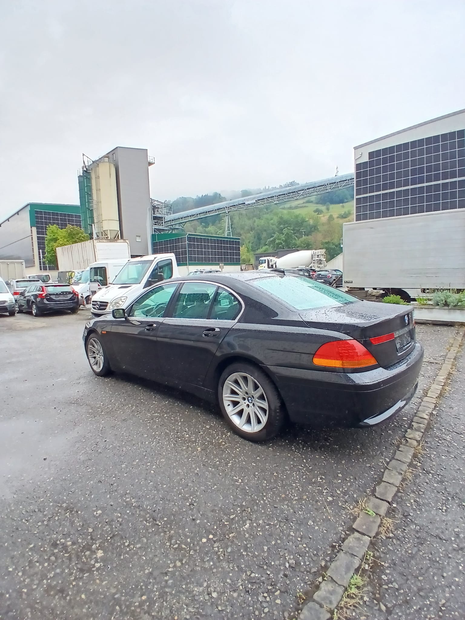 BMW 745i-image-6