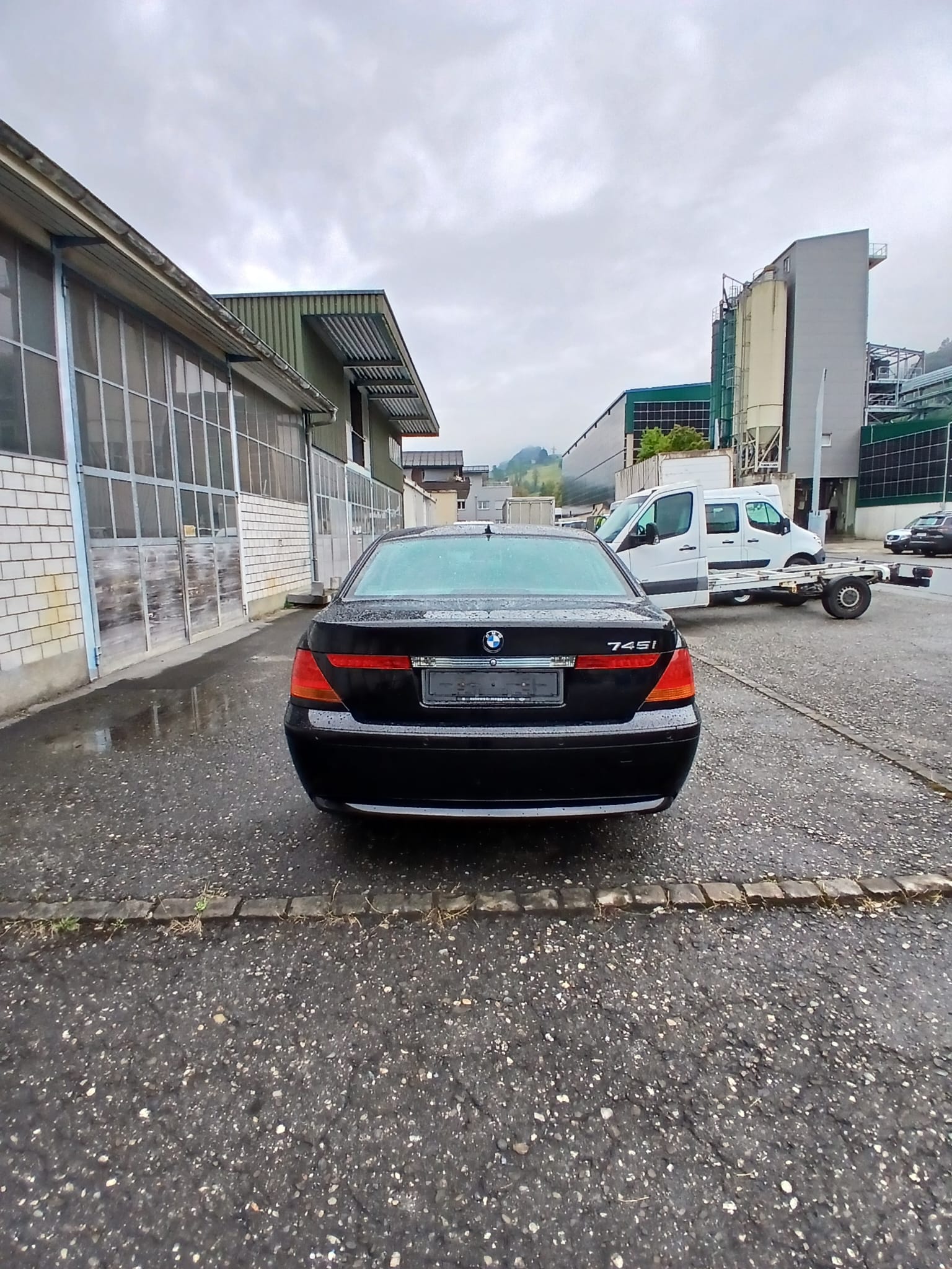 BMW 745i-image-4