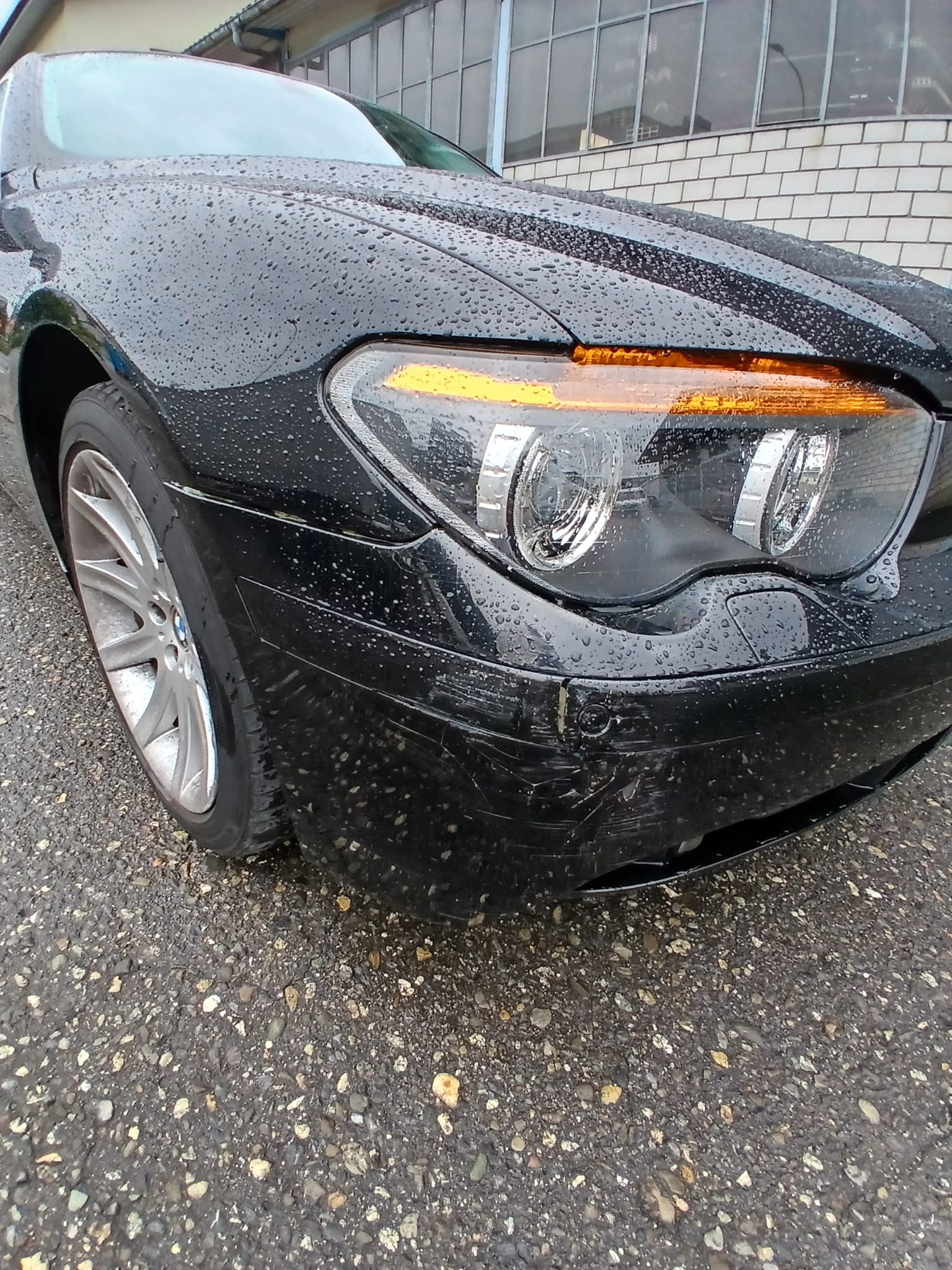 BMW 745i-image-3