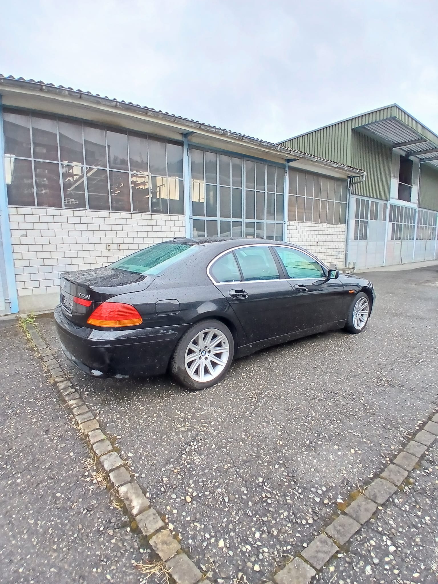 BMW 745i-image-5