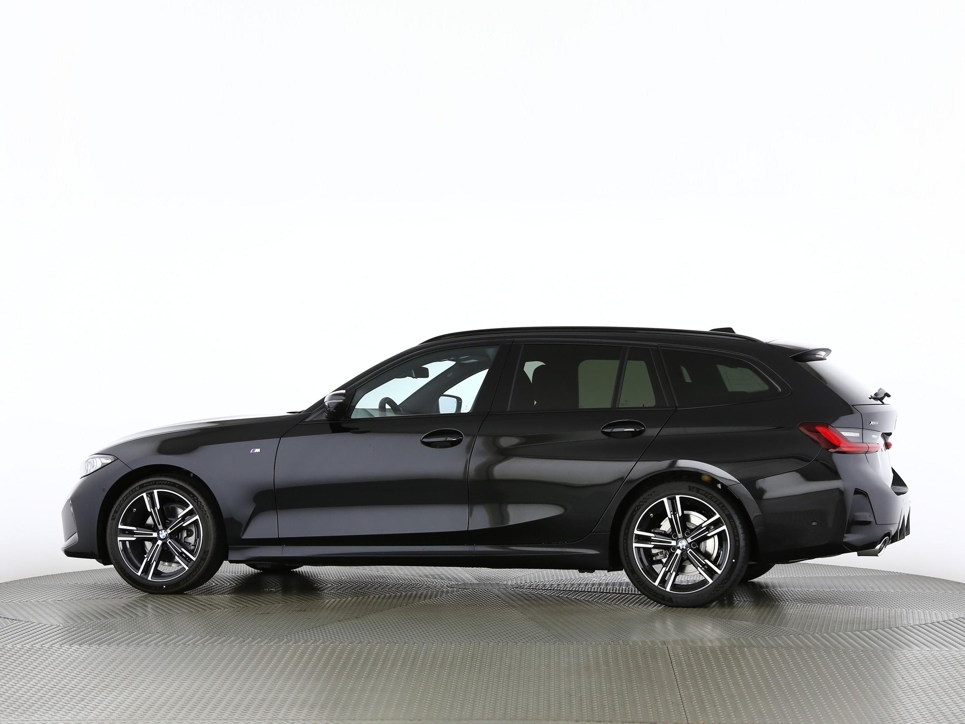 BMW 320d xDrive SAG Touring-image-12