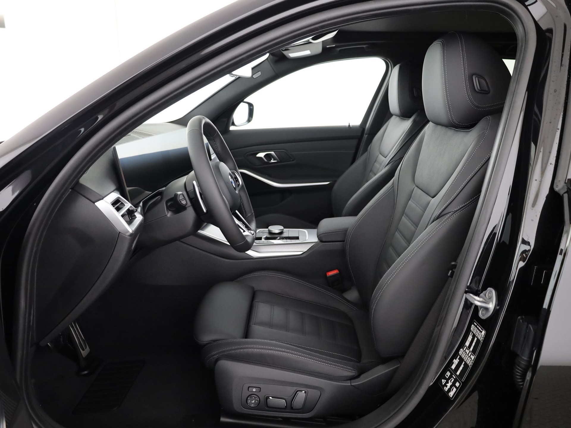 BMW 320d xDrive SAG Touring-image-4