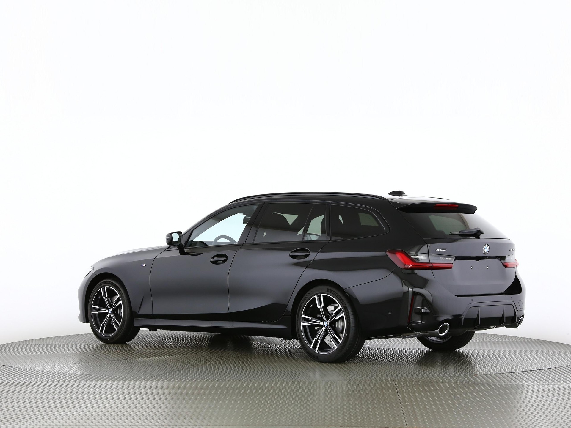 BMW 320d xDrive SAG Touring-image-14