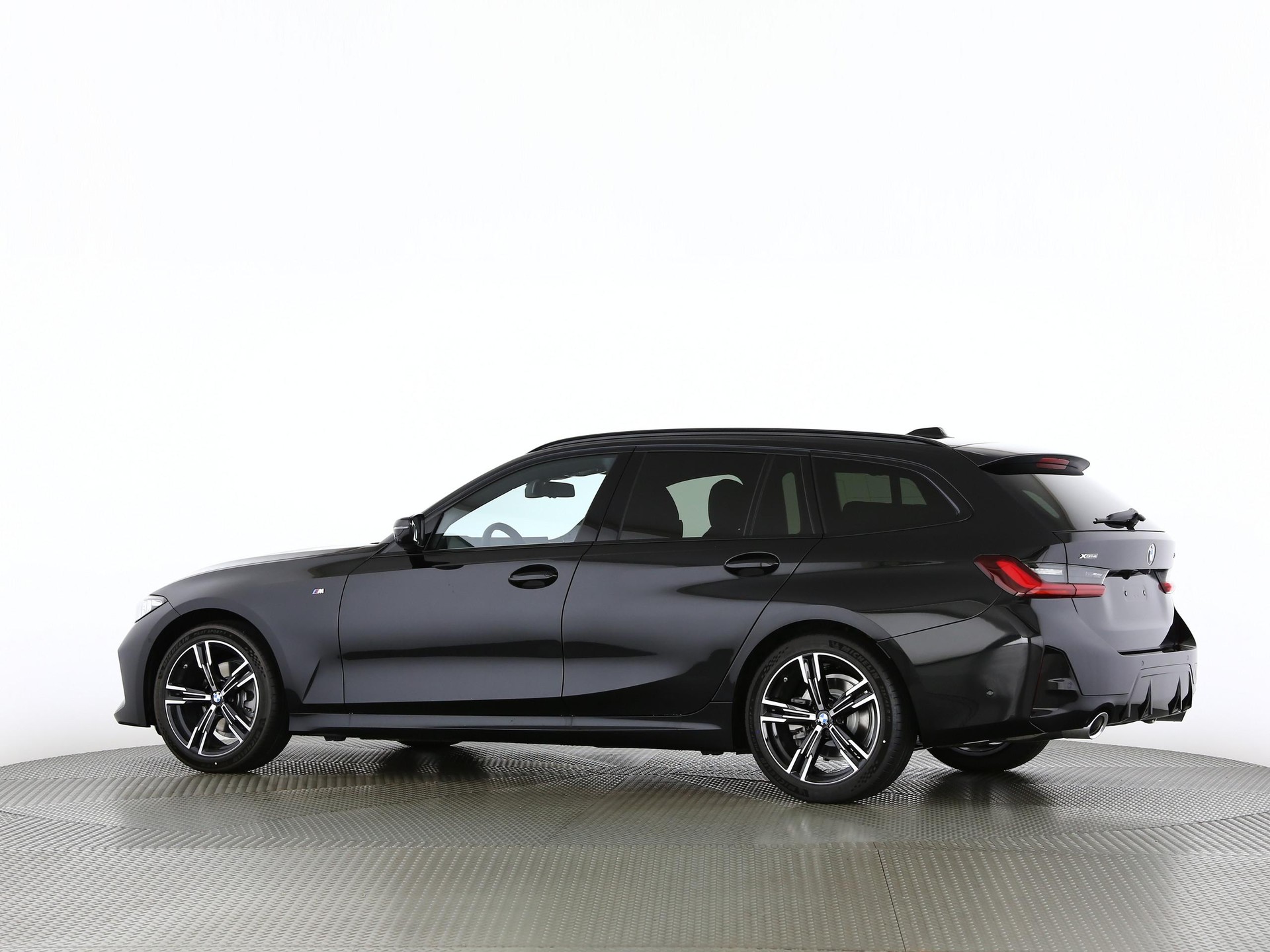 BMW 320d xDrive SAG Touring-image-13